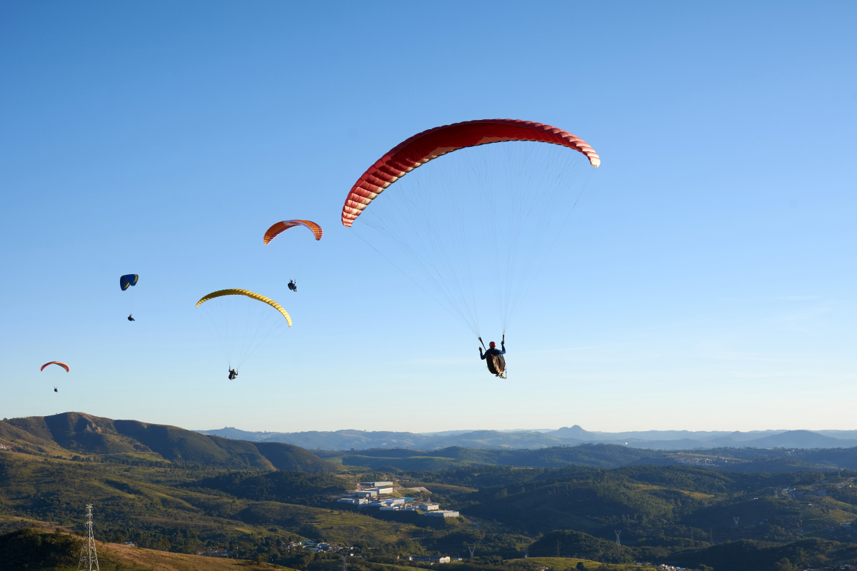 尼泊尔博卡拉滑翔伞:飞越喜马拉雅山脉的壮举