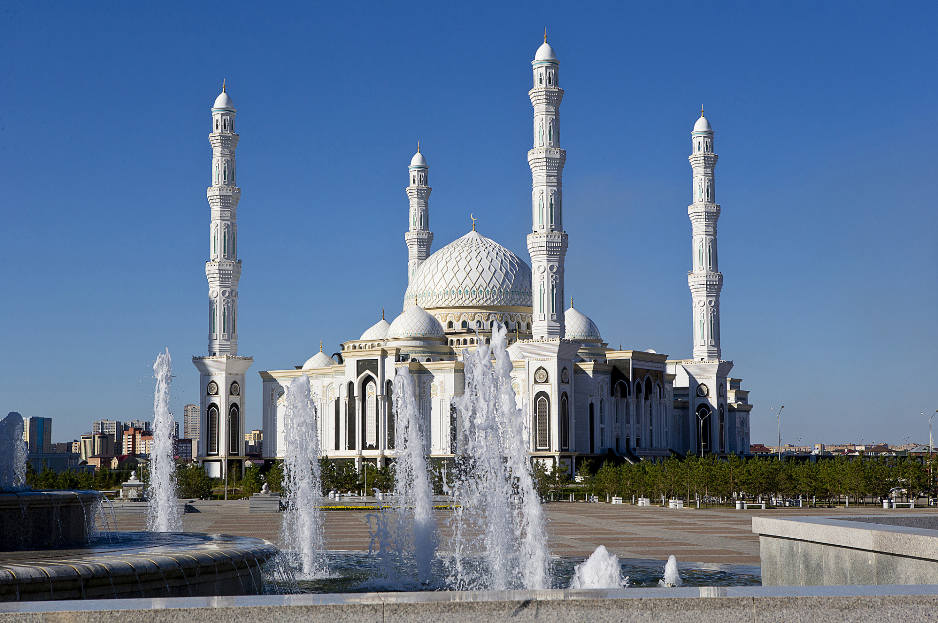 旅游# 我推荐哈萨克斯坦的阿拉木图(almaty)作为一个冷门旅游城市.