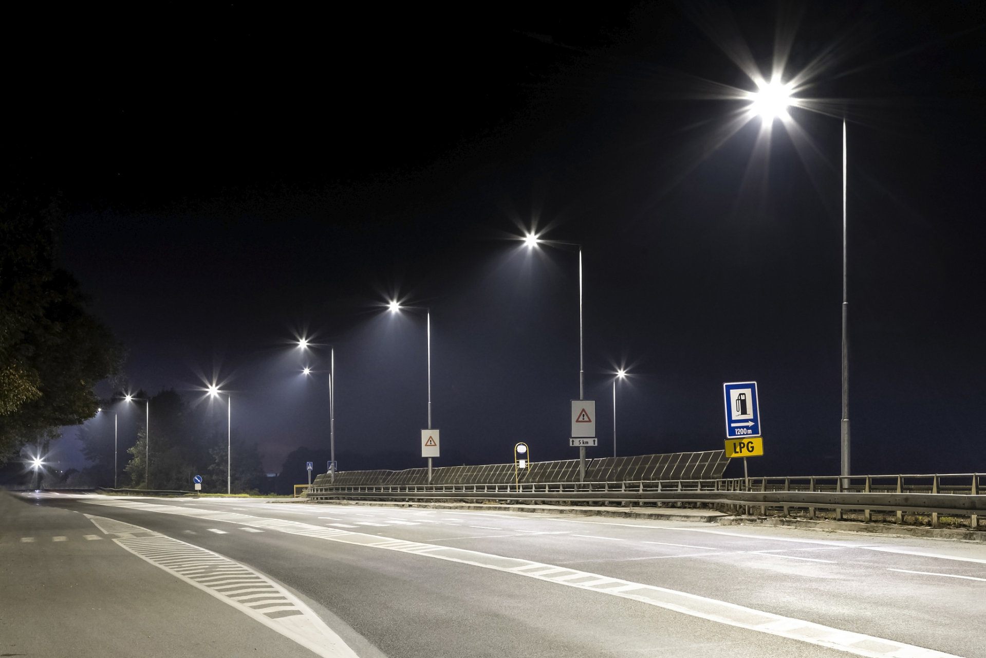 夜晚路灯图片壁纸图片