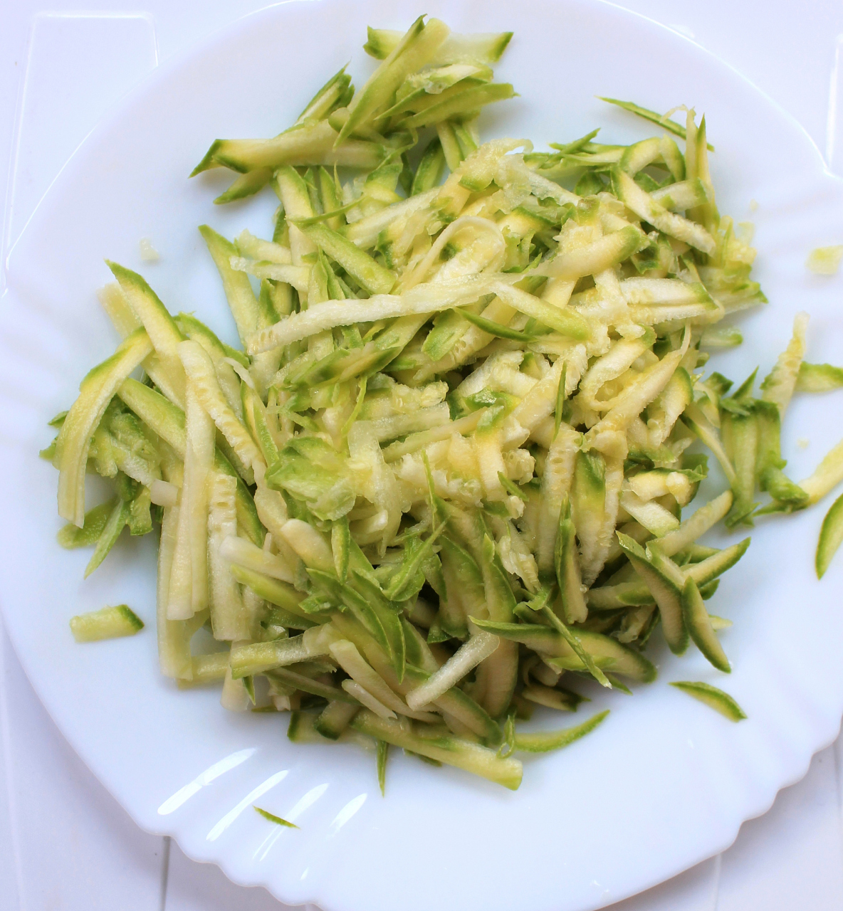 夏天一到,热得让人胃口全无,这时候来一盘拌黄瓜丝,清爽又解暑,简直