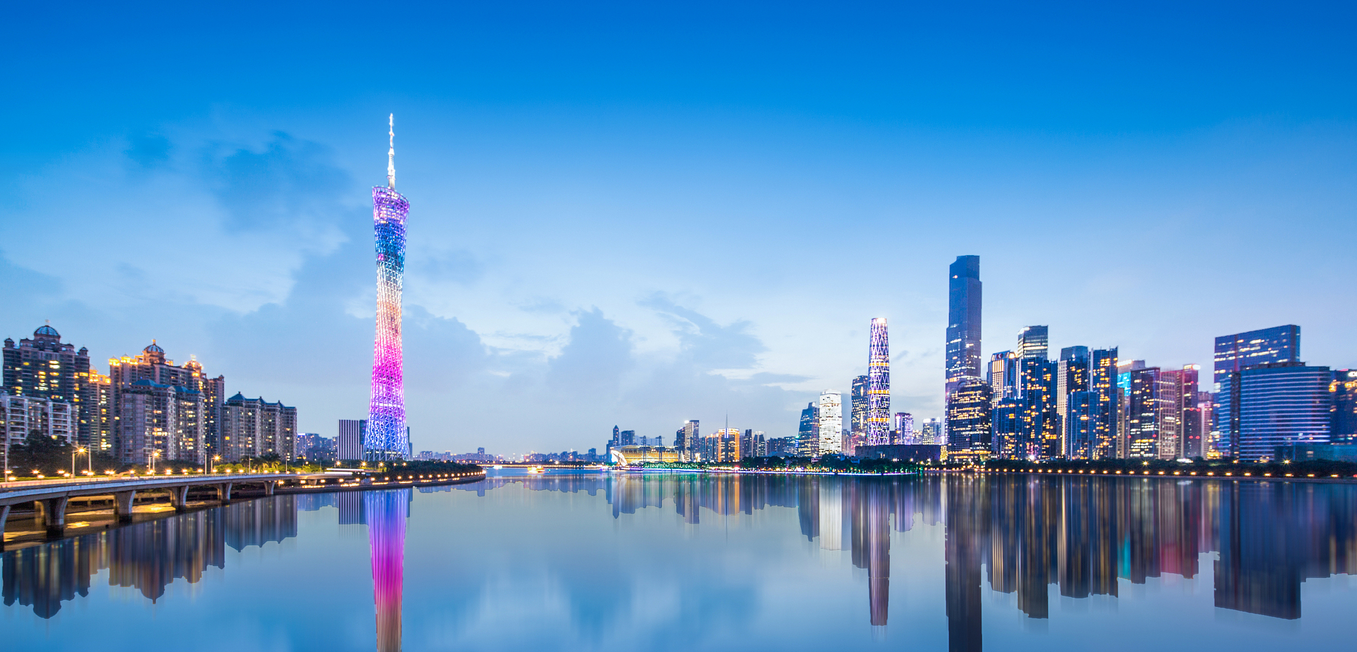 广东必去的十大景点包括广州塔,长隆旅游度假区,丹霞山,华侨城,珠海