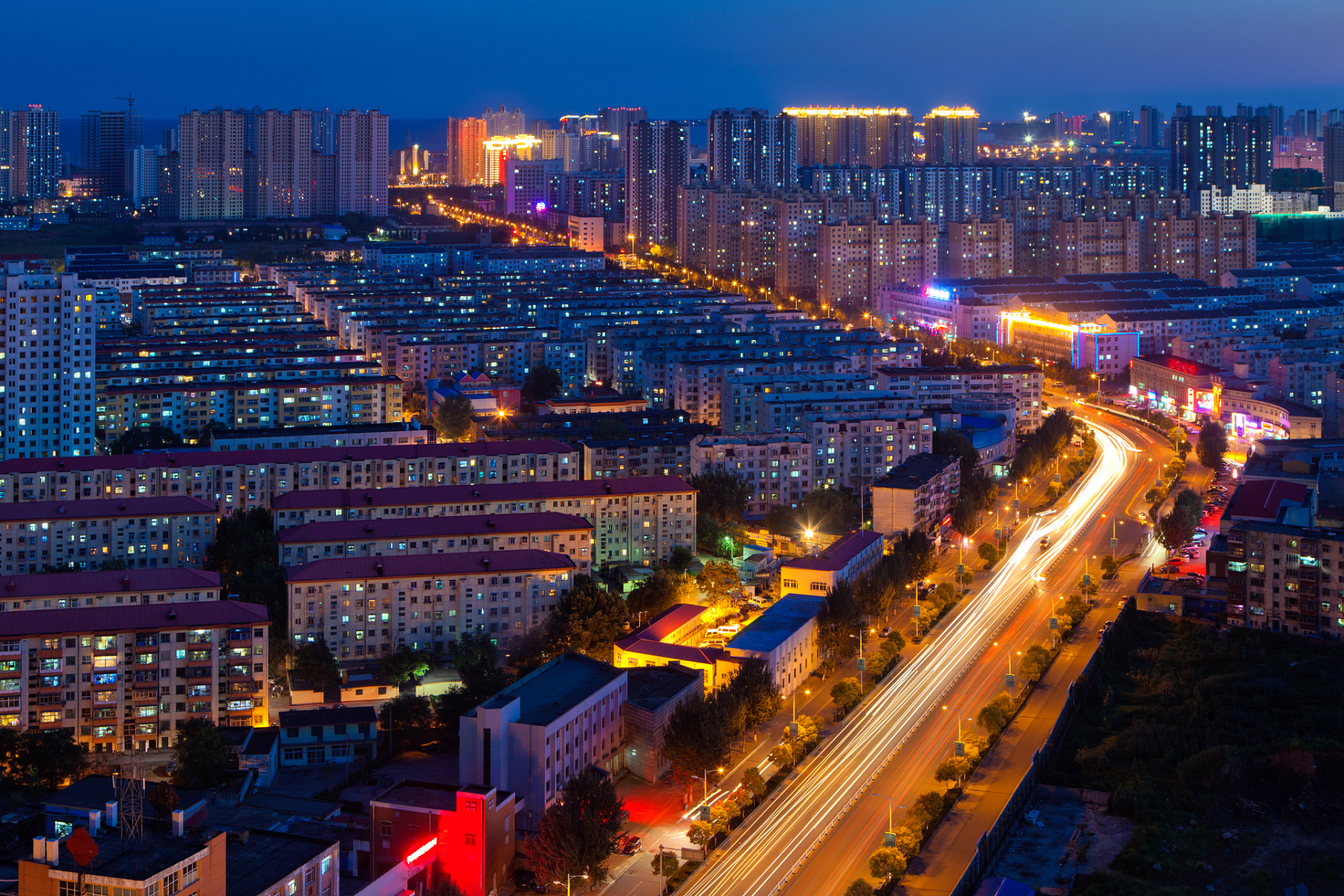下面,我将从多个角度来介绍唐山市最美的夜景点,让大家更好地了解这些