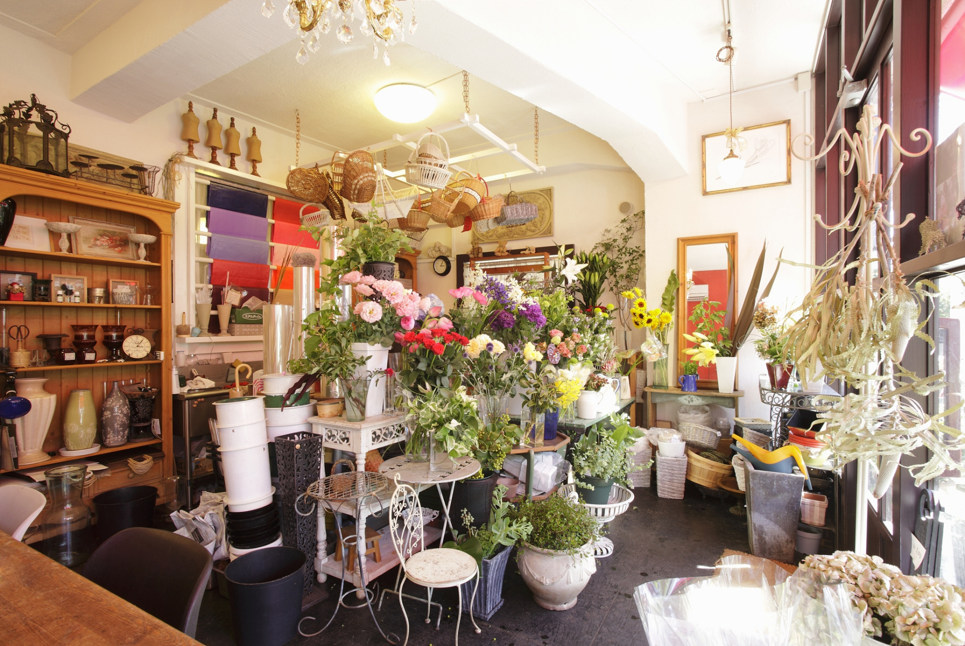 线下花店向线上转型可扩大销售渠道,提高销售额.建立线上平台,展示商