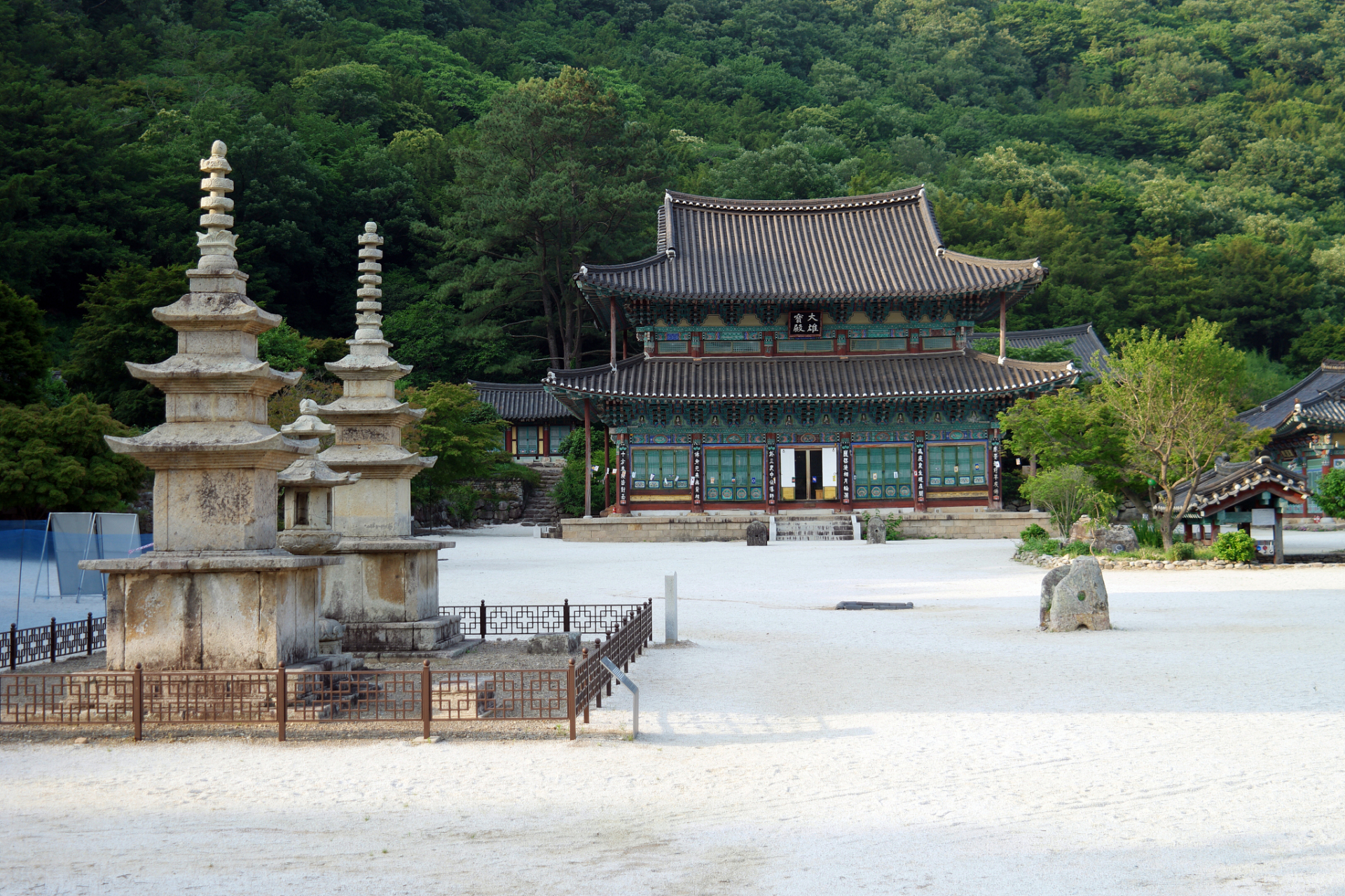 孝登寺最初属于宁夏玛派,后来改宗格鲁派,是那曲地区较有影响的大寺院