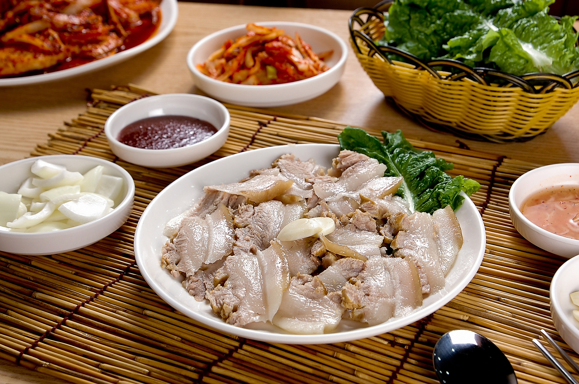 李庄刀口的"蒜泥白肉":李庄白肉 李庄刀口的蒜泥白肉,简称李庄白肉.