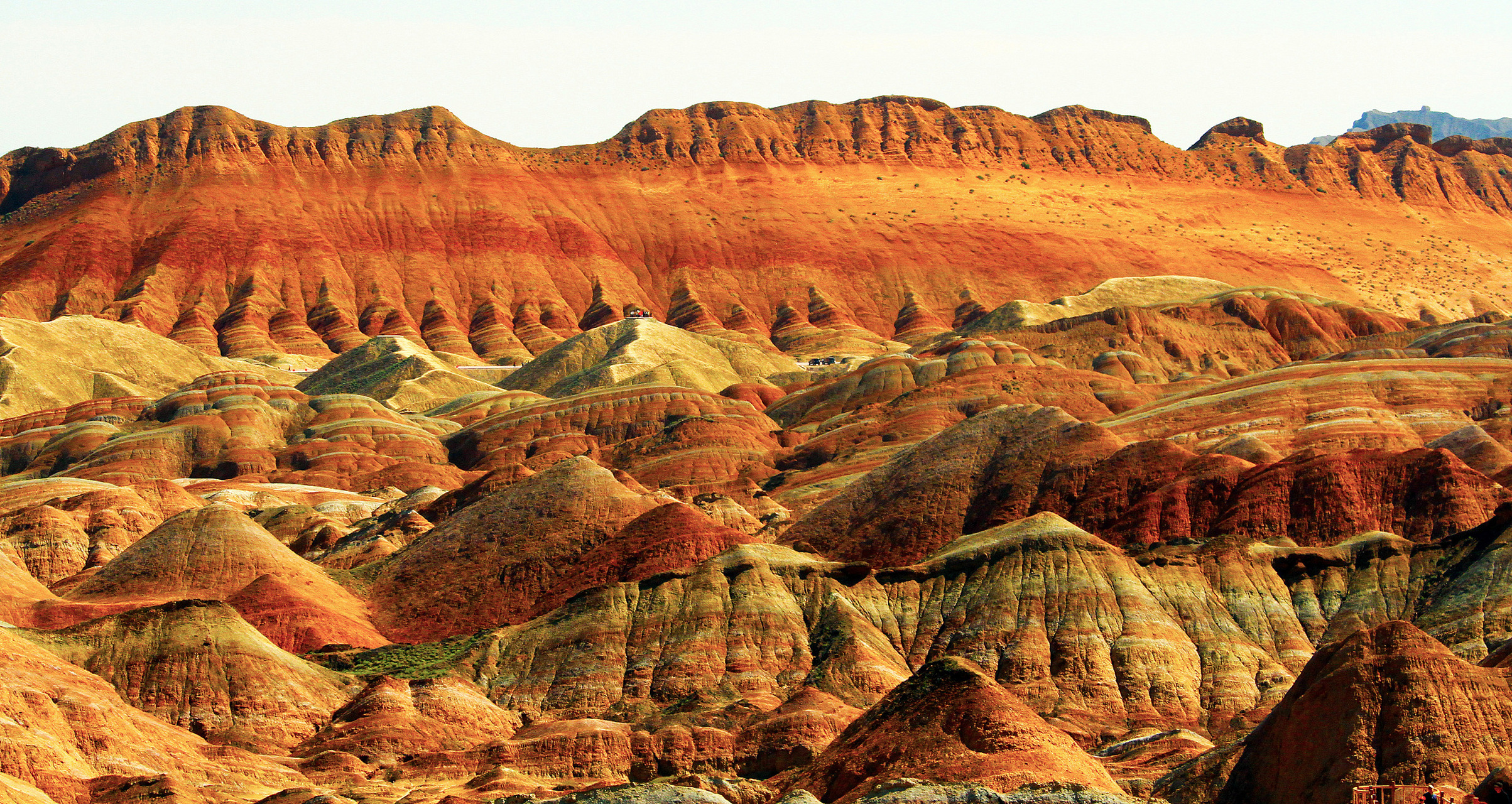 张掖位于甘肃省西部,素有"丝路明珠"之称,而张掖丹霞地貌景区更是其中