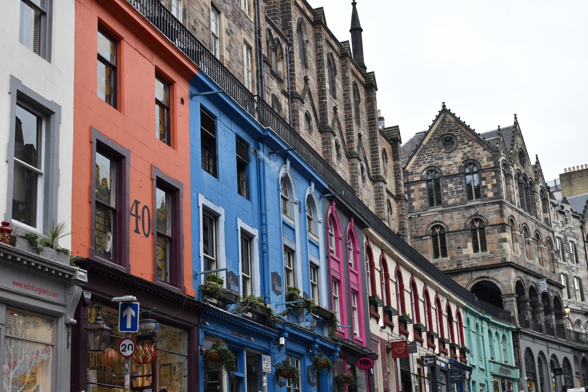 布达佩斯是匈牙利首都,也是欧洲的心脏,拥有丰富的历史与文化.