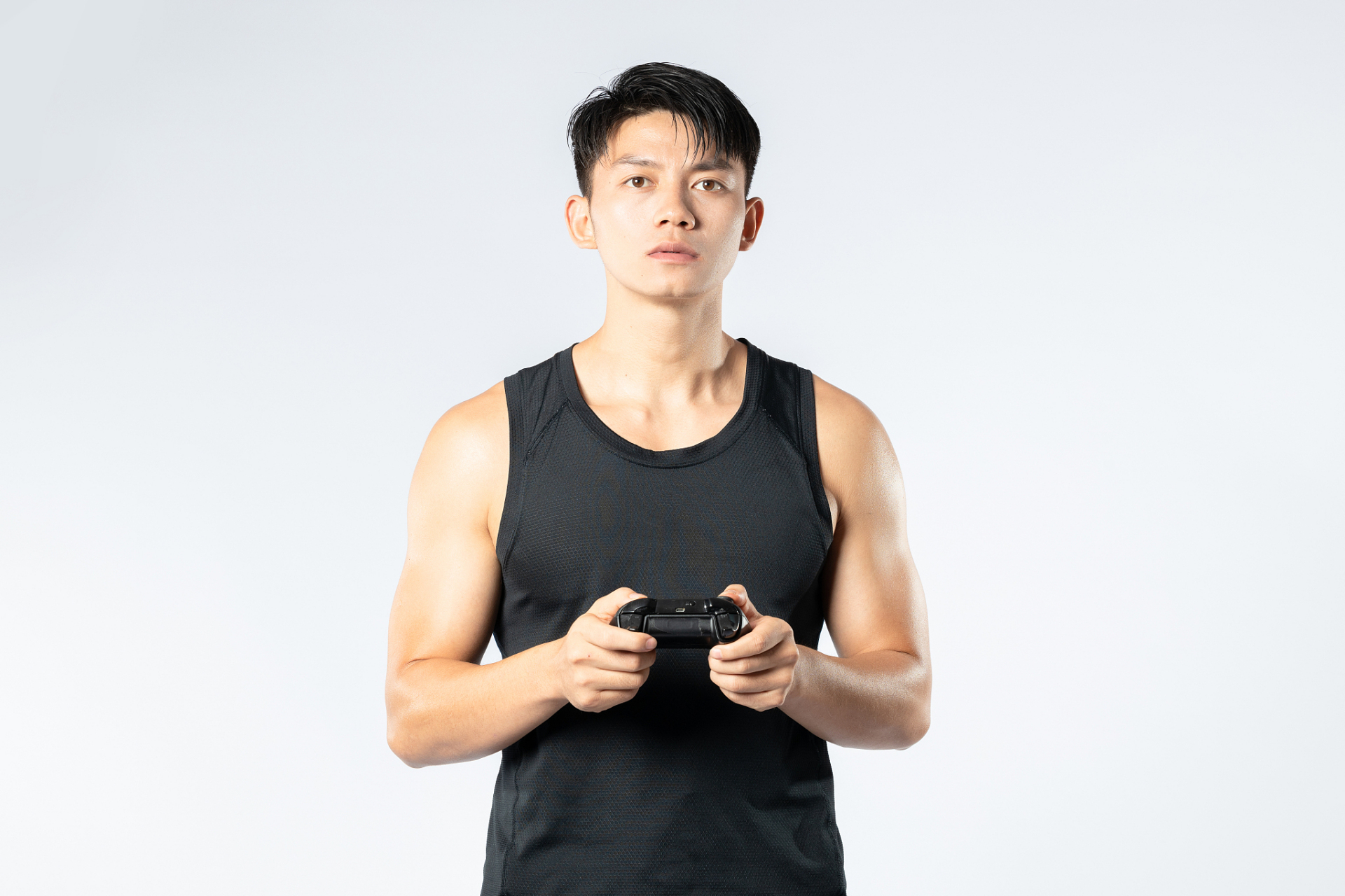 性格高傲 性格高傲是高冷男的一大特质,高冷男无不流落出高傲的气质