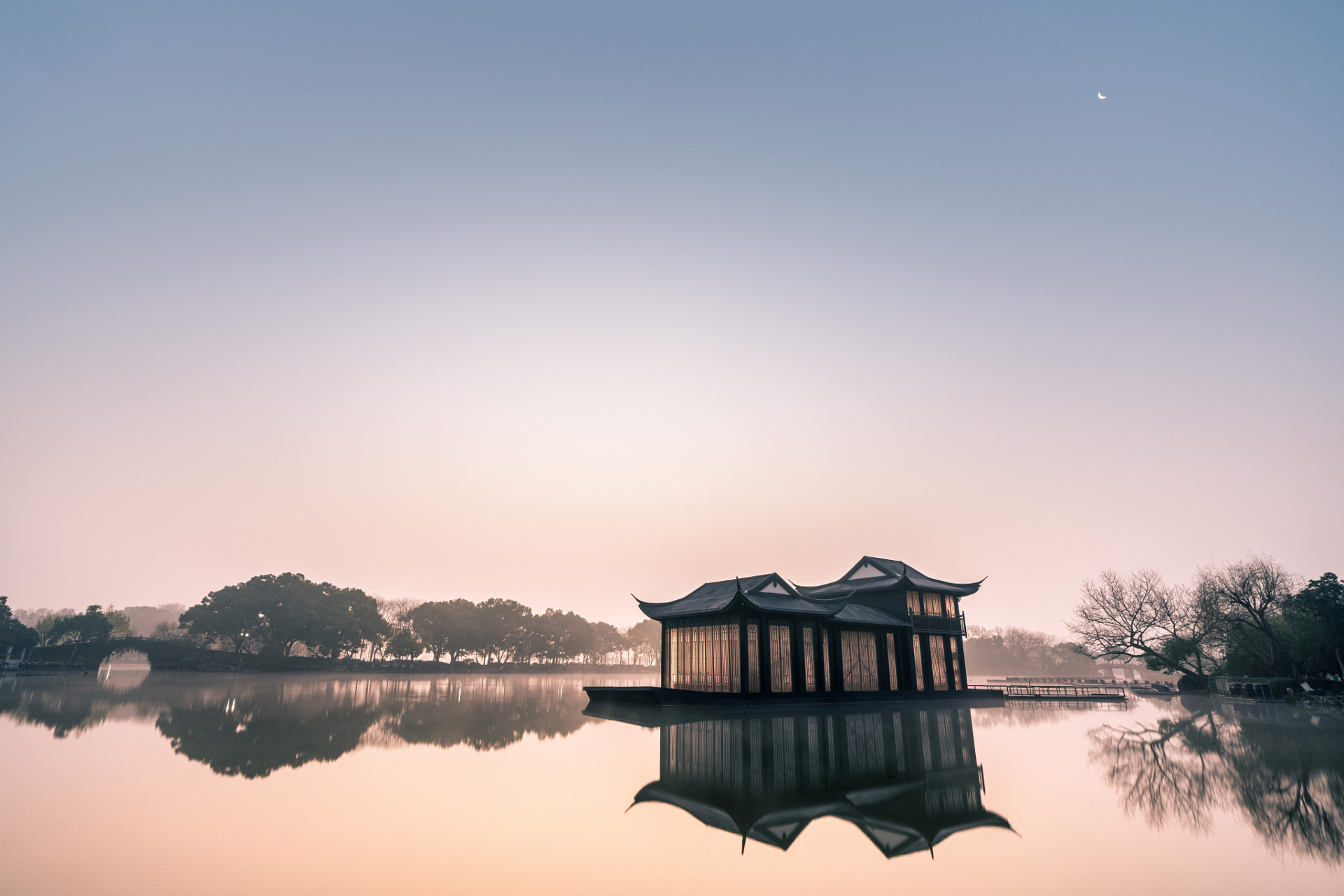 平湖秋月的美景介绍图片