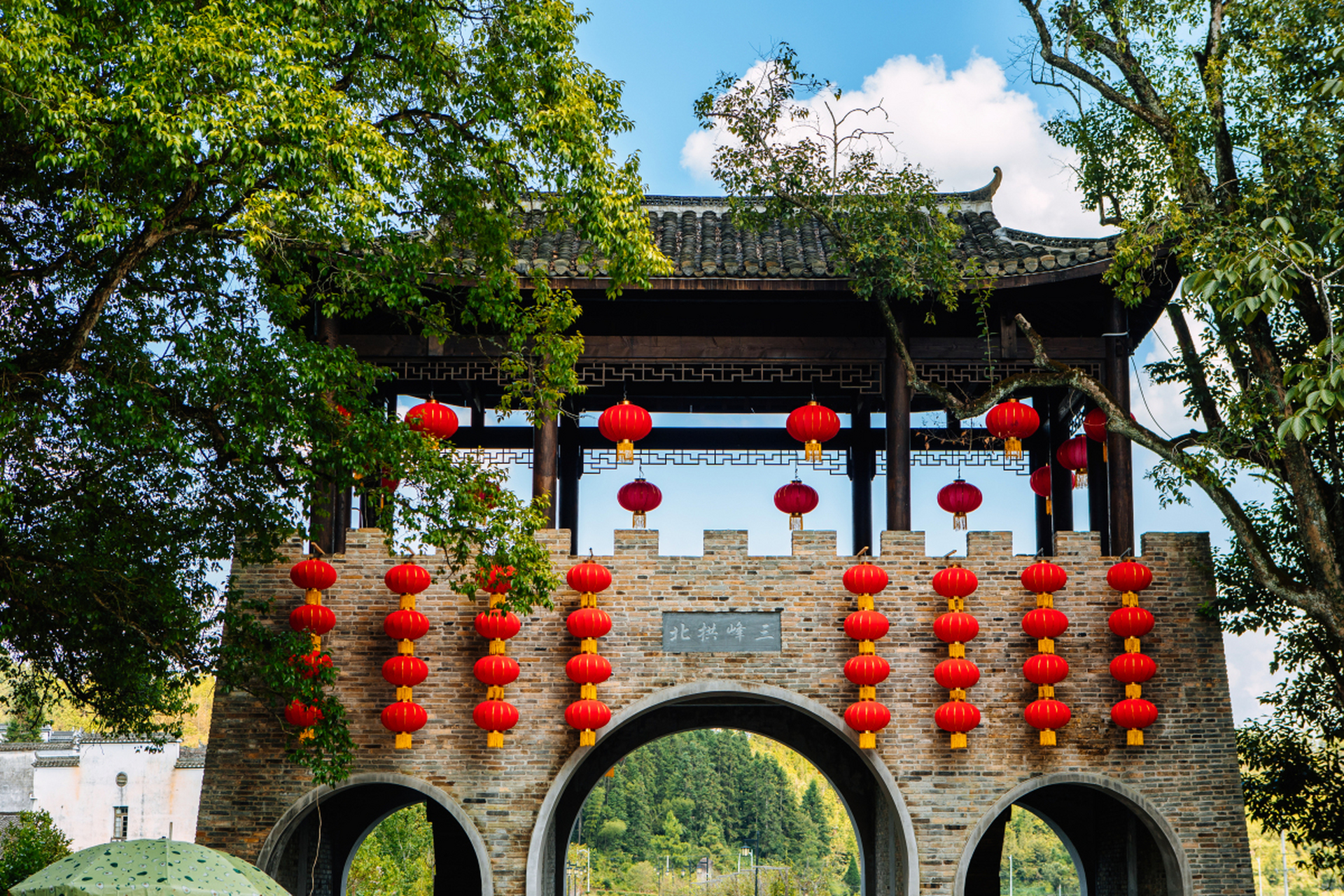 探秘江西婺源的篁岭景区,春天油菜花海如诗如画94.