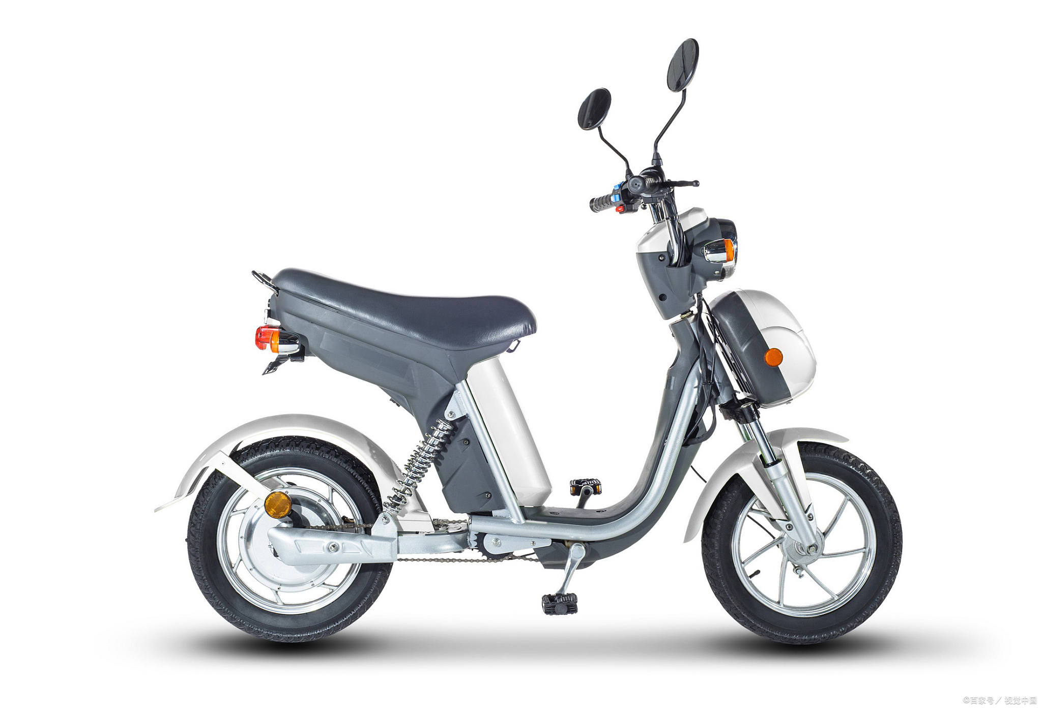 福州的街头巷尾,电动车俨然成了大家出行的得力助手.