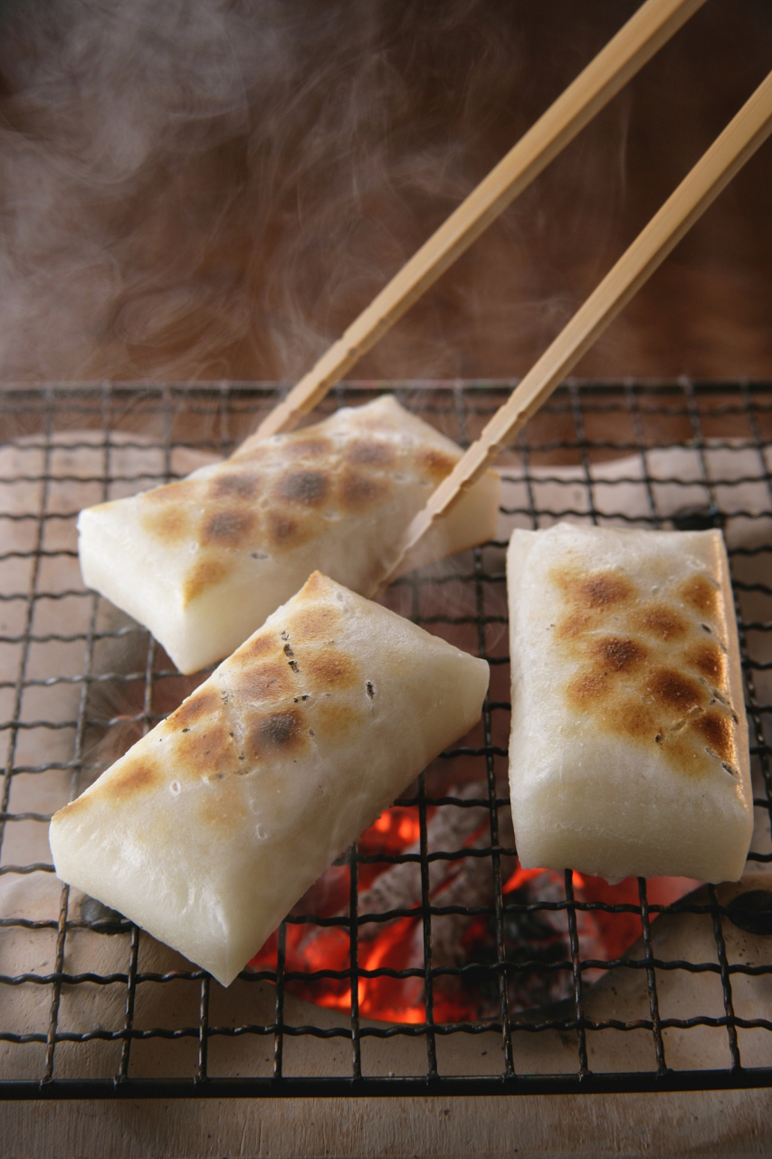 腾冲饵块可以作为主食或配菜食用,常见的食用方法有炒,煮,烤等.