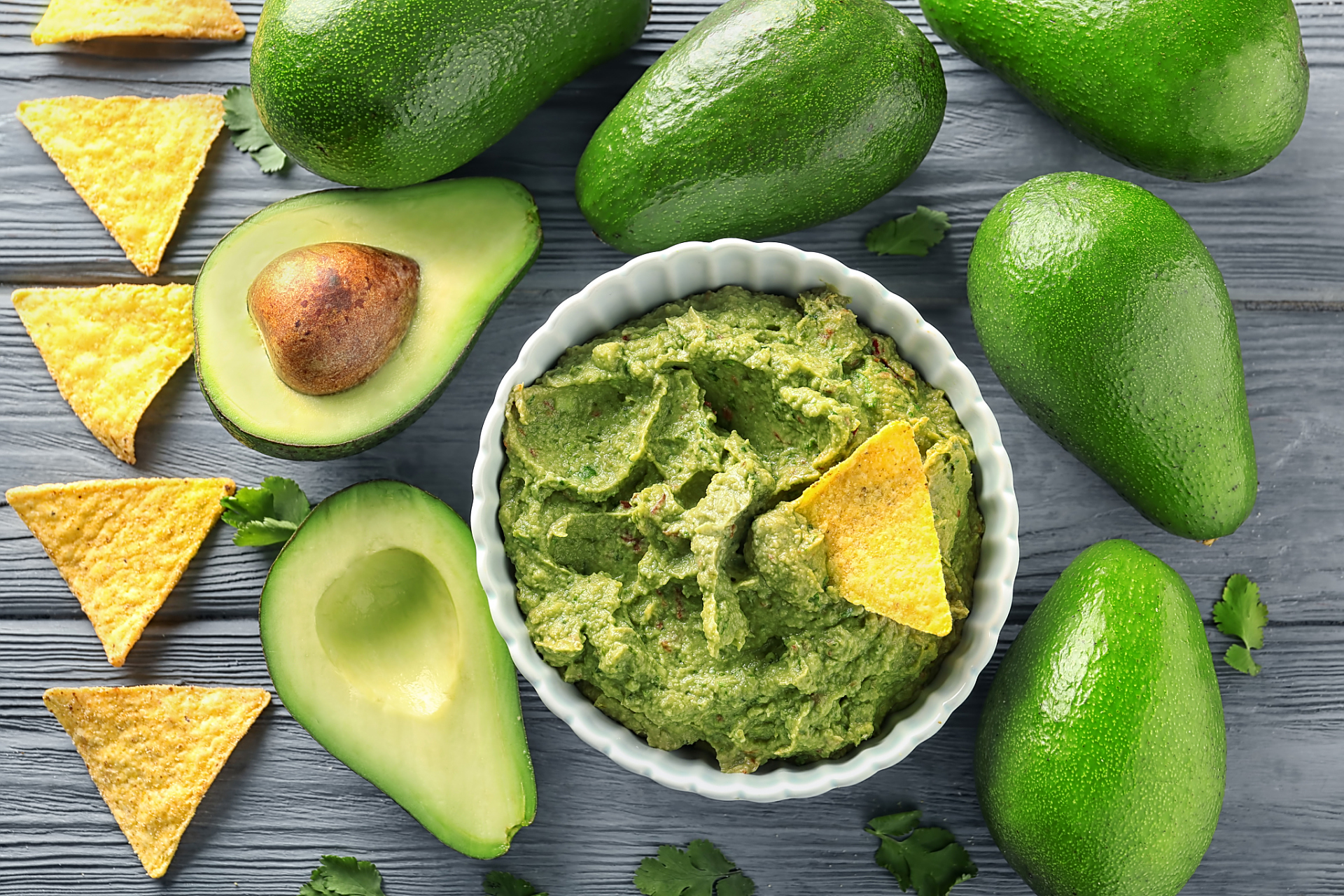 经常食用牛油果有益健康,可降低胆固醇,预防心血管疾病.