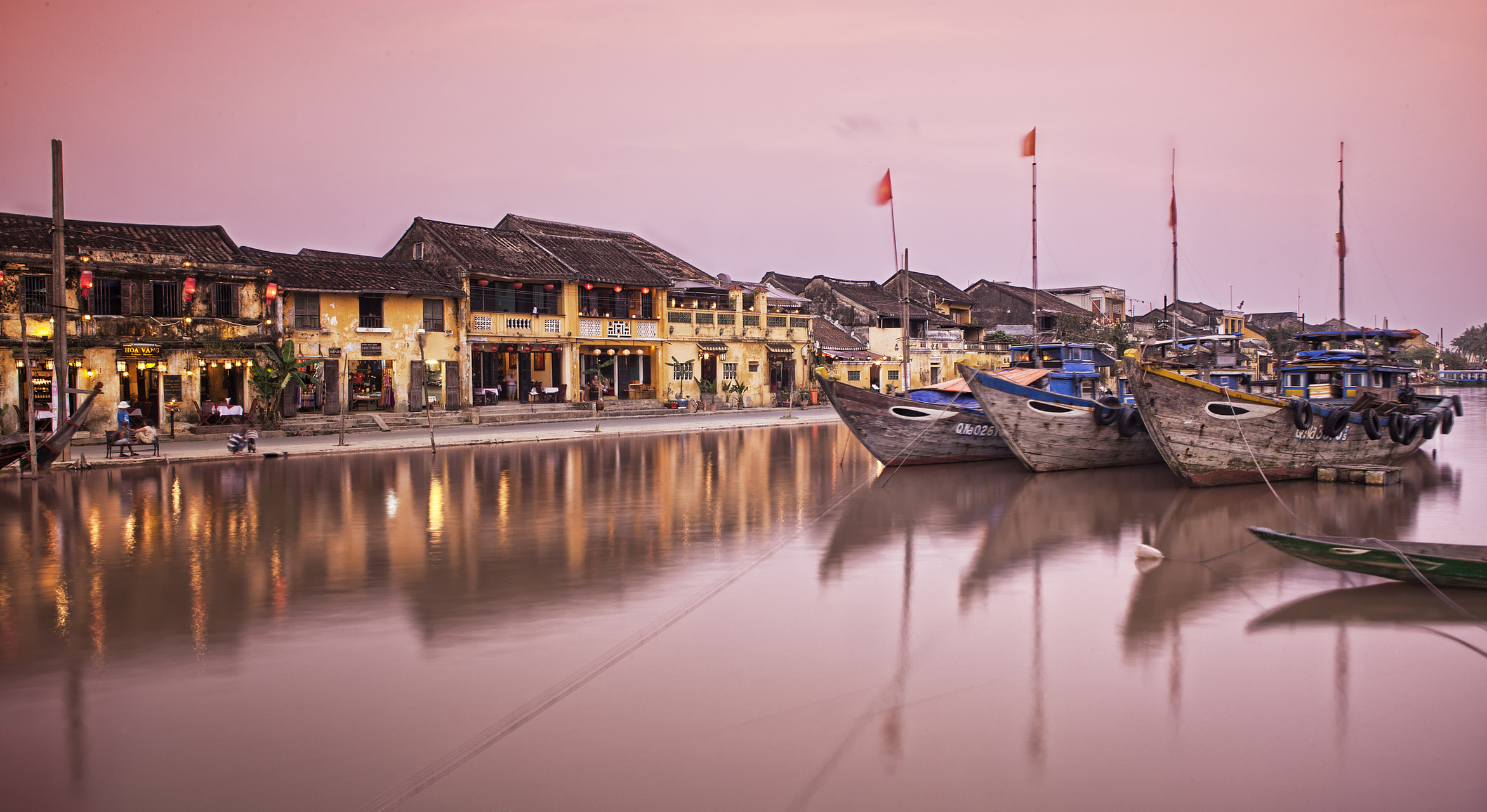 嬉行记# 上海金山嘴渔村是沪上著名的旅游景点,承载着丰富的历史和