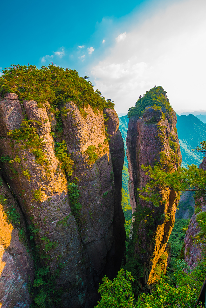 台州神仙居,位于浙江省台州市仙居县境内,是一处以火山岩峡谷,瀑布