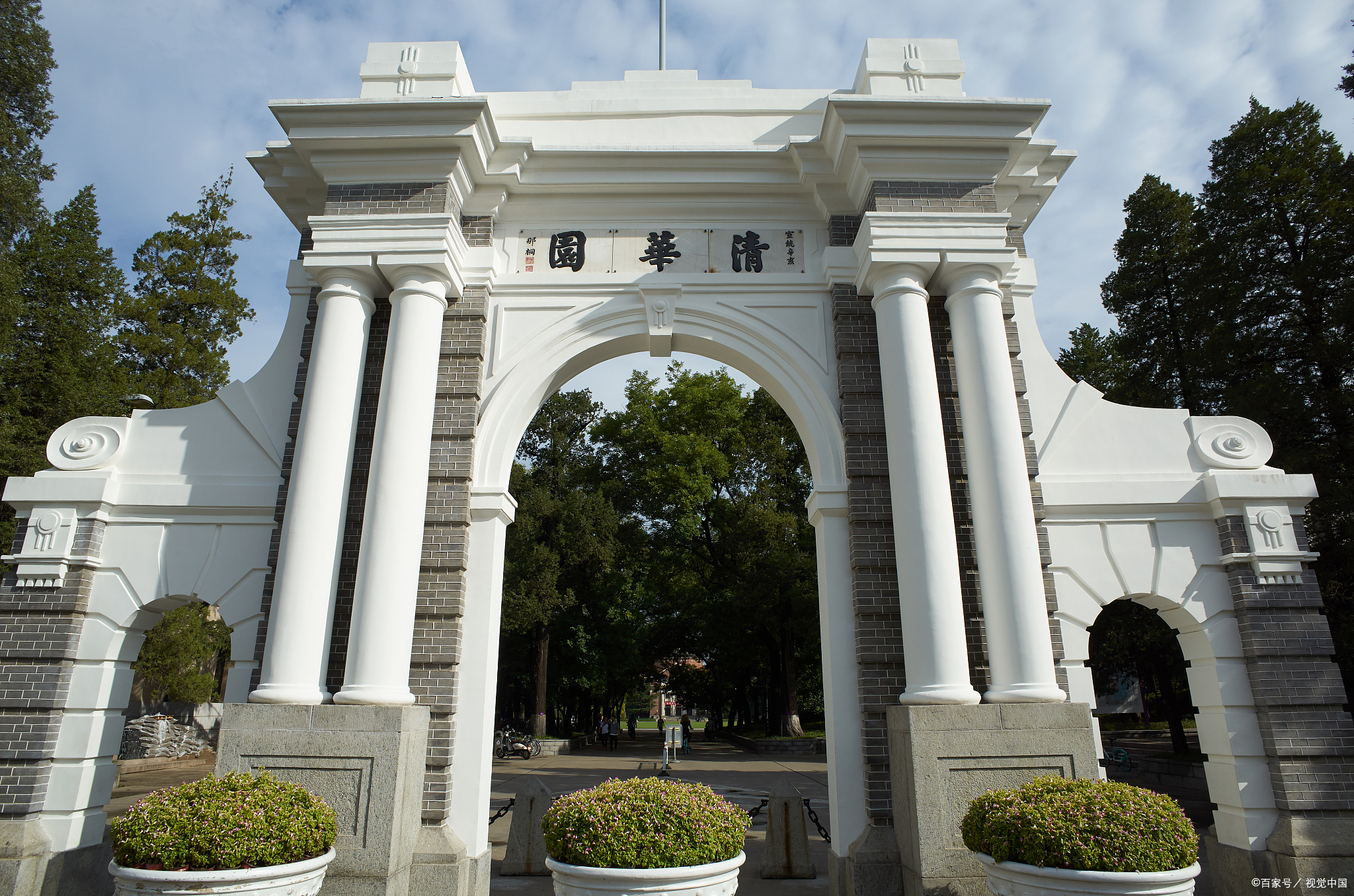 回顾吴晗才华横溢为何钟情于瘫痪姑娘袁震执意与她成为人生伴侣