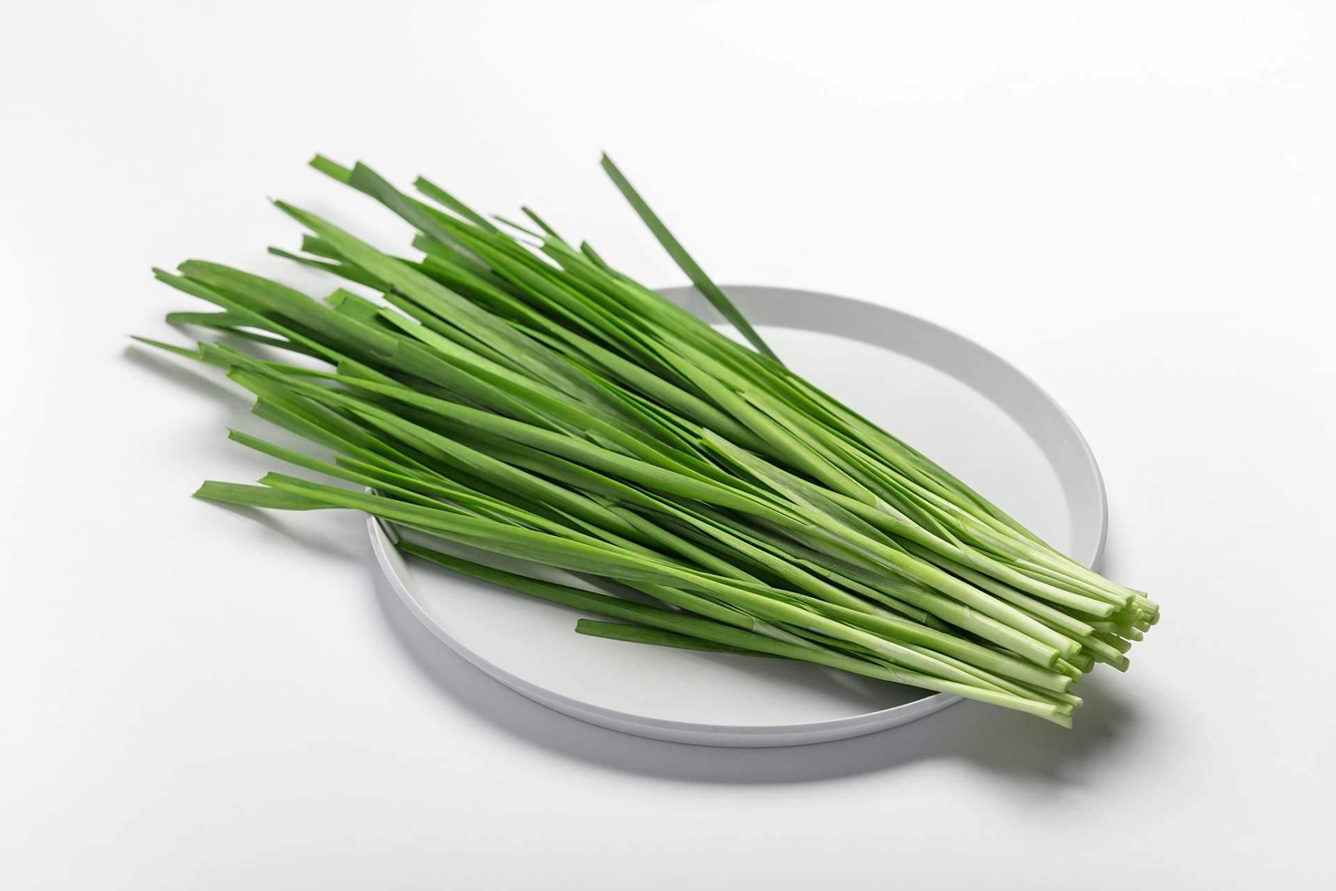 韭菜虽绿却勿吃, 虫害影响口感真无奈.