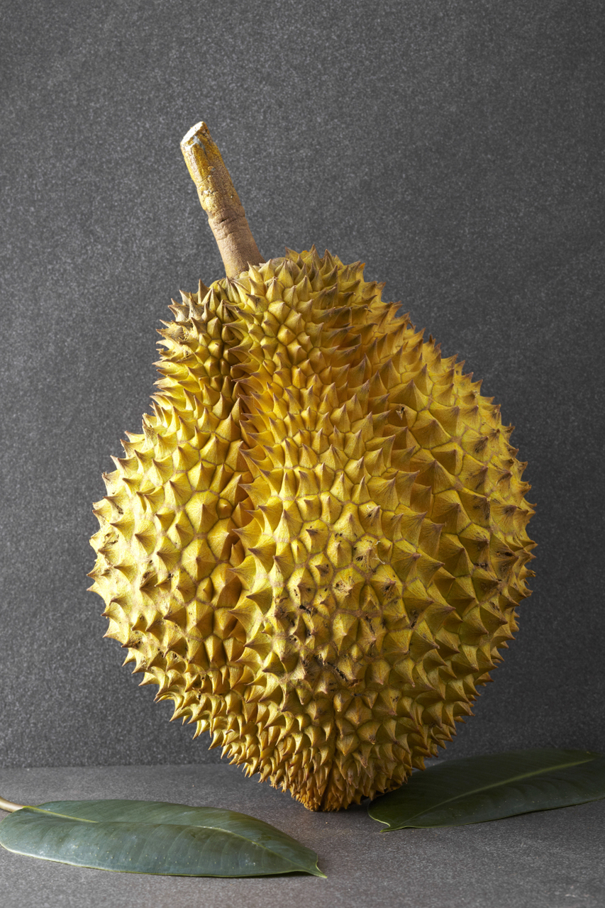 【榴莲降价了】4月初,云南昆明街头的应季水果琳琅满目,其中被称为