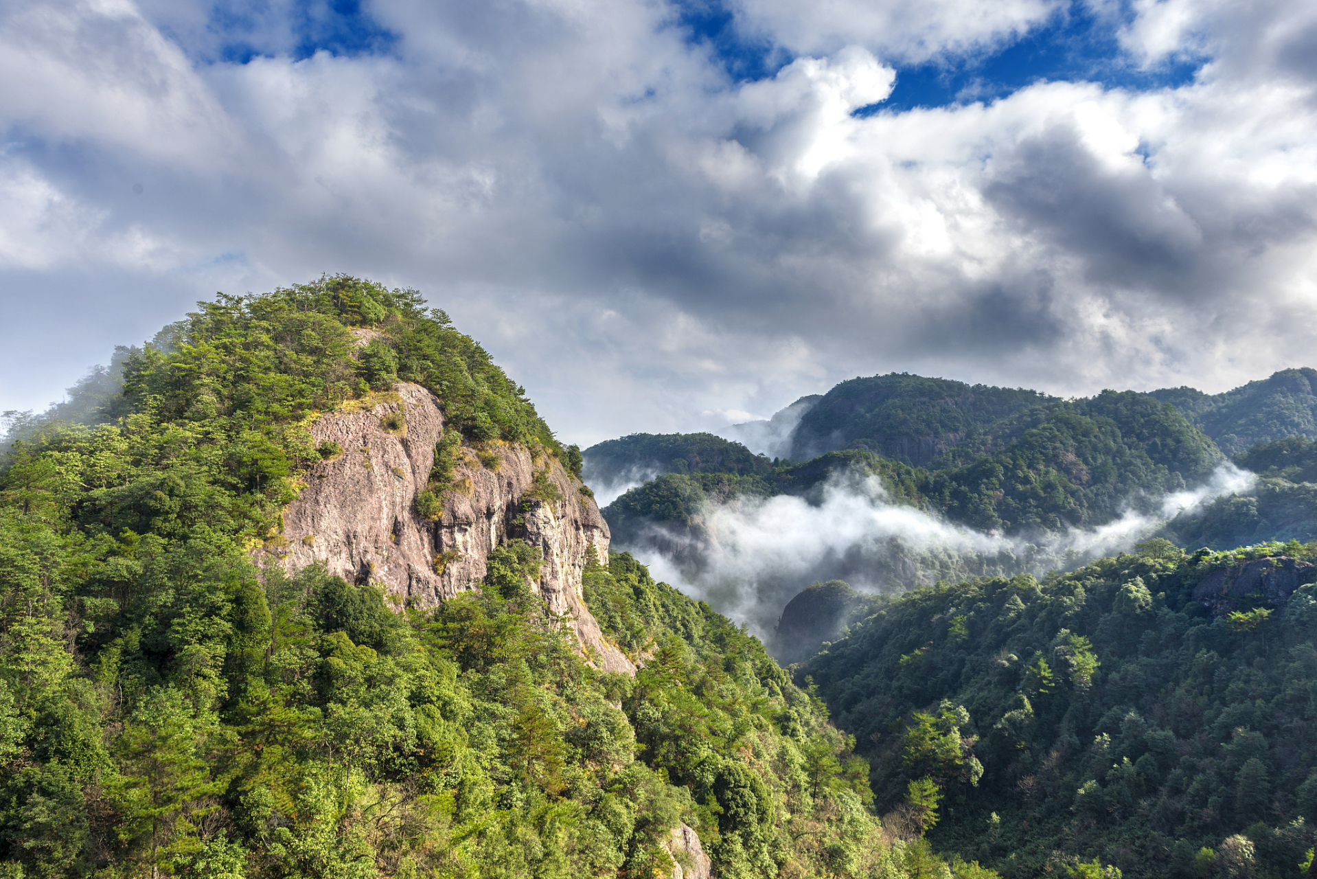 旅行中的治愈日常# 四川成都天台山隶属邛崃山脉,位于中国优秀旅游