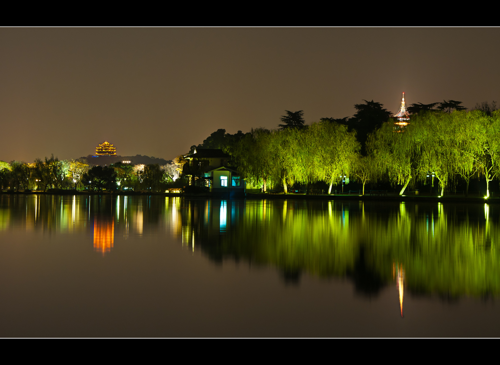 此区内还乐,供你尽情享受夜晚的趣.