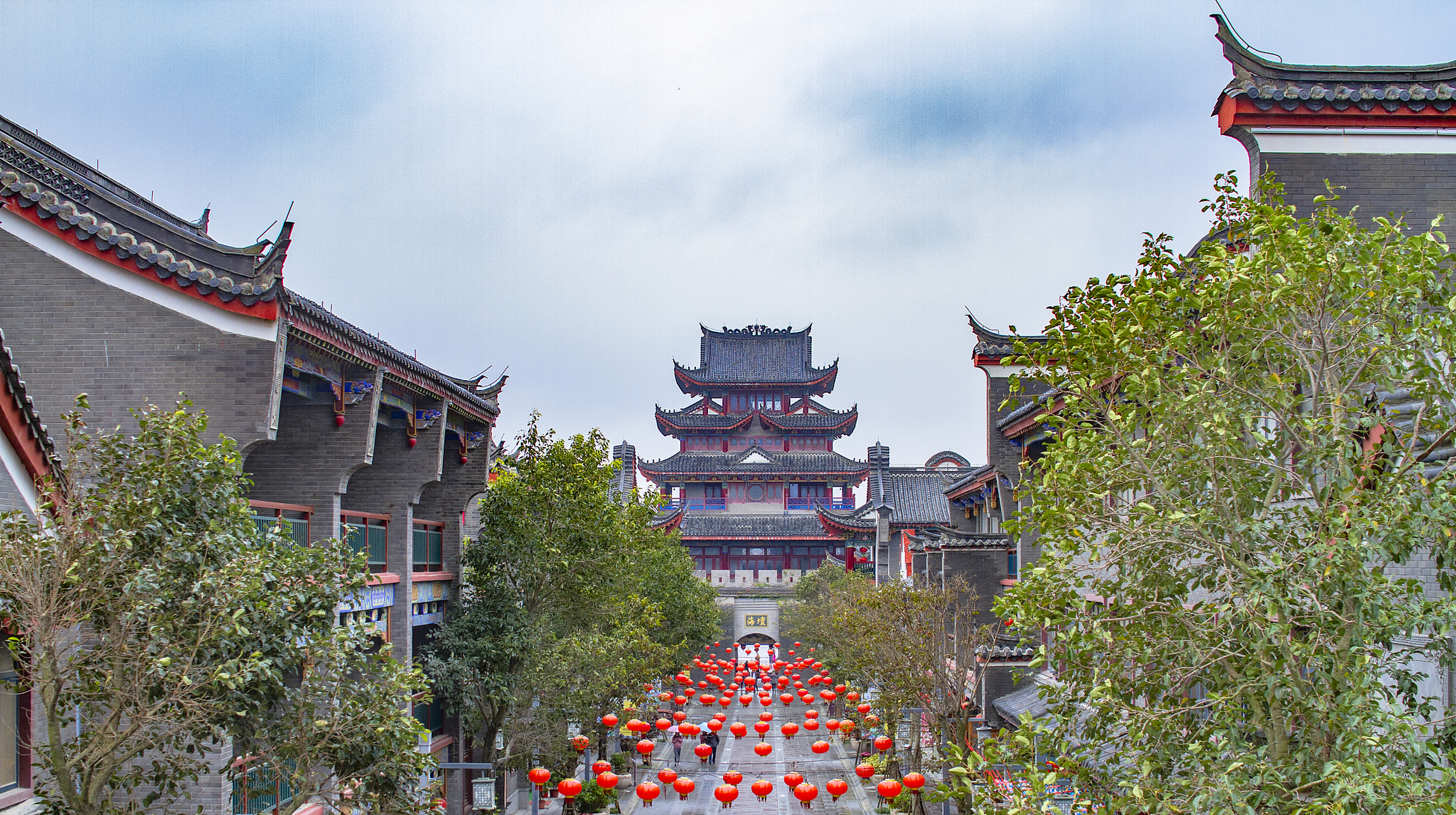 零陵古城位于中国湖南省永州市,是一个有着悠久历史和独特魅力的旅游