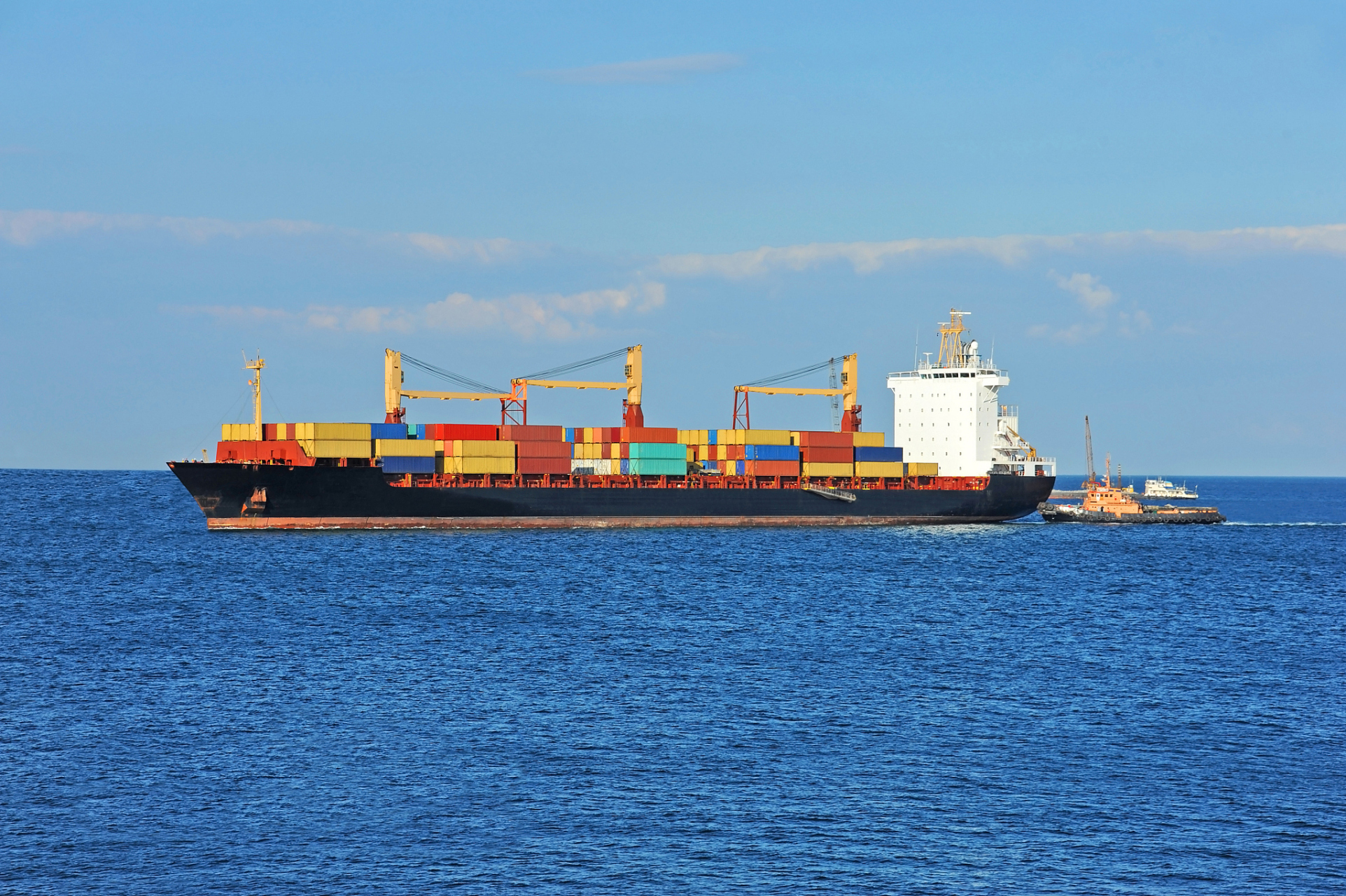 阳明海运总经理杜书勤指出,全球海运市场将持续受到新船运力供给,欧美