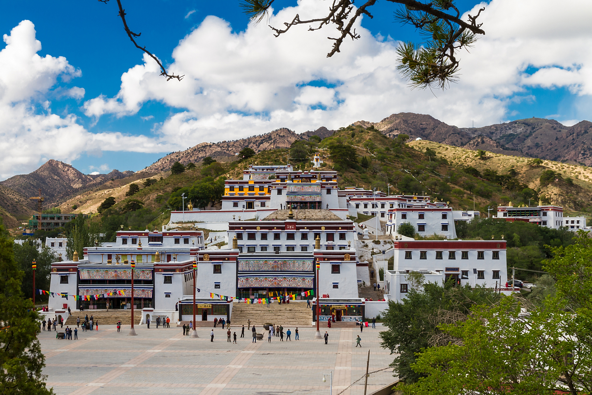 五当召:内蒙古的灵魂,草原文化的缩影  嗨,探险家们!