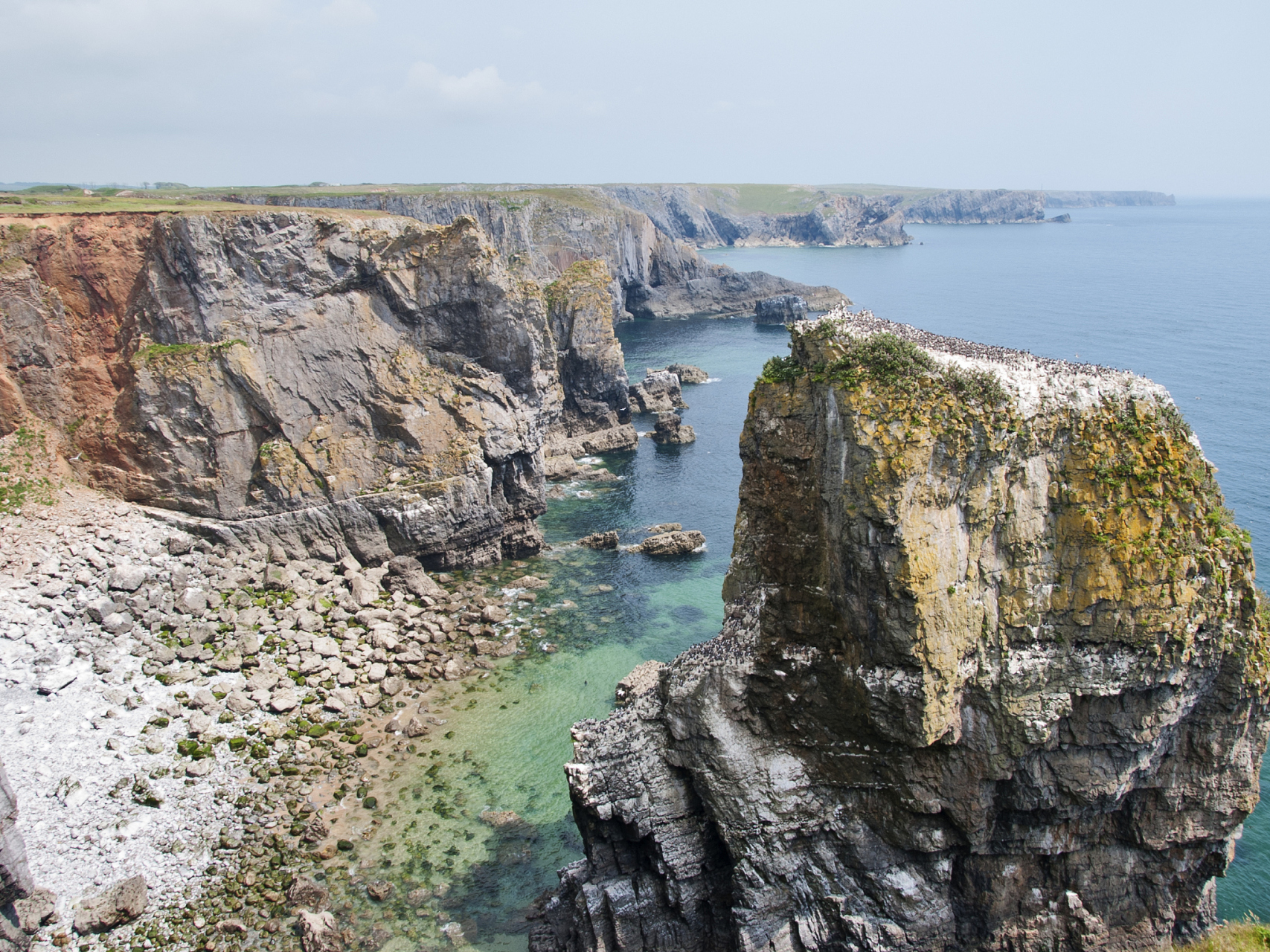 白垩悬崖(white cliffs of dover)位于英国英格兰南部,是一处令人叹为