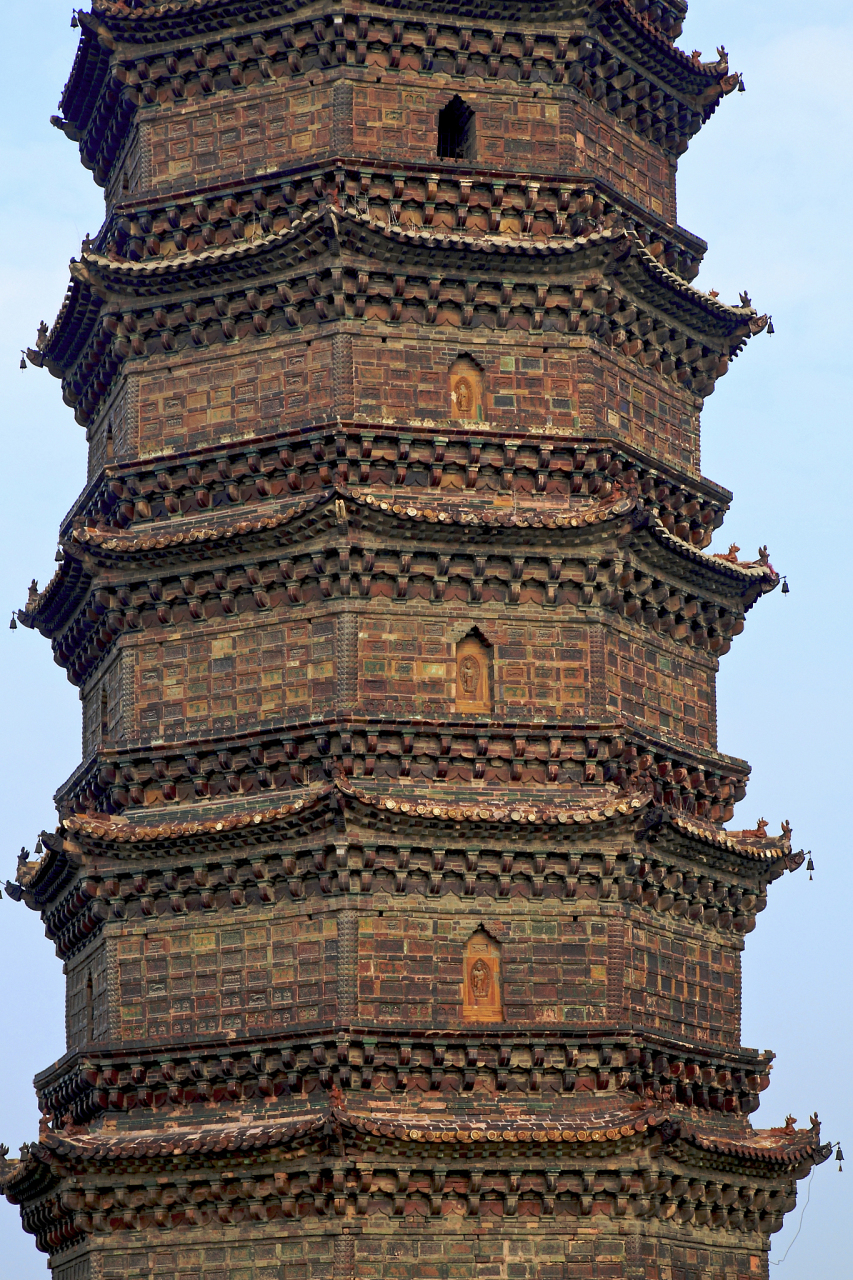 穿越时空的旅行# 开封铁塔,这座历史悠久的古建筑,不仅是一座普通的