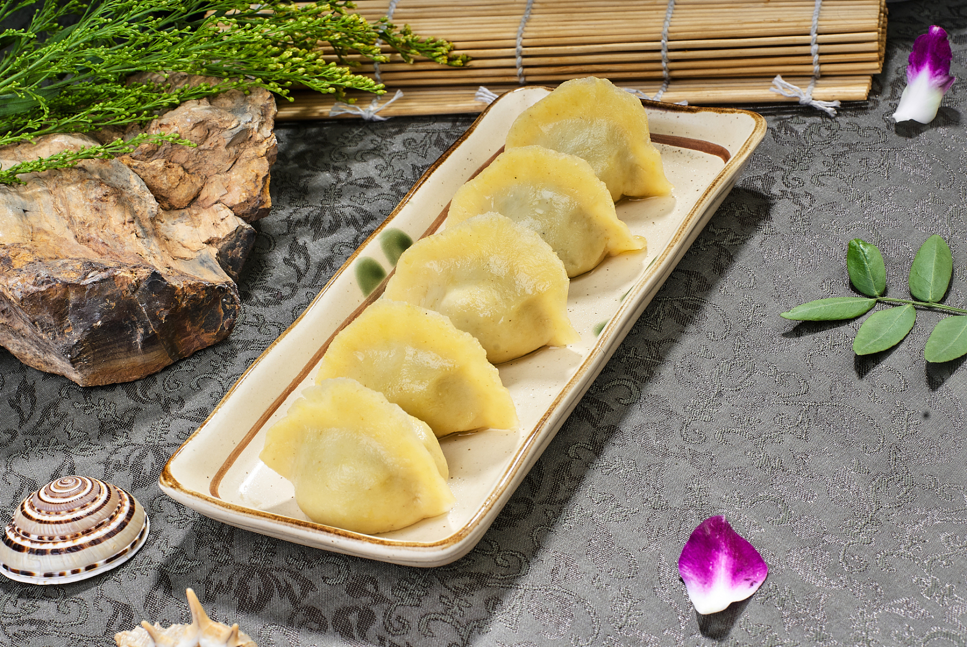 安徽城市吃喝玩乐# 三河米饺是安徽合肥当地的特色传统小吃,在三河