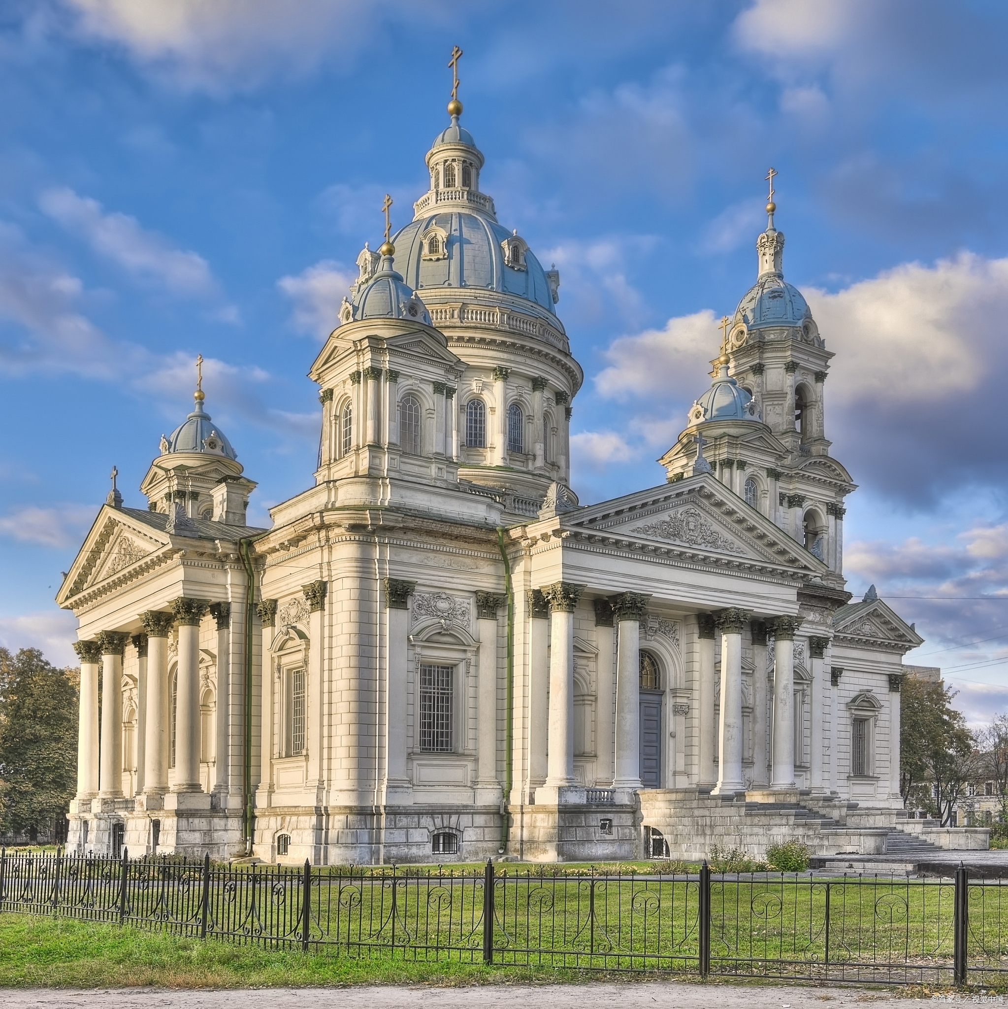 洛可可式建筑的特点是什么?从3个点进行简单分析