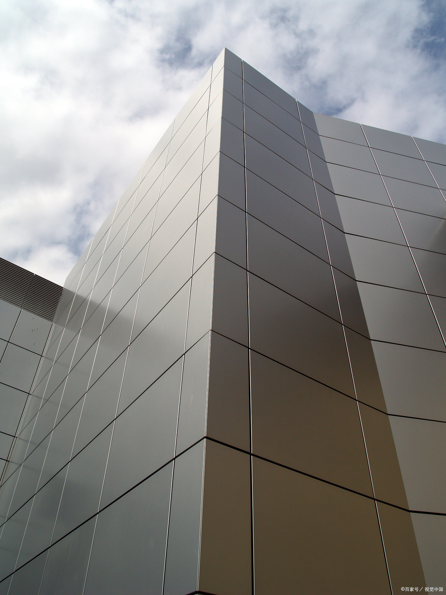 闺蜜ktv创业记:铝单板挑选大冒险,终遇家族智慧之光!