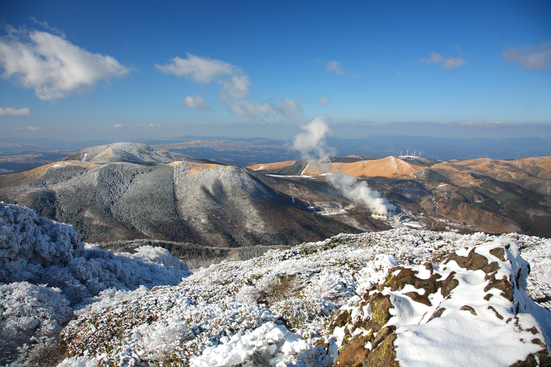 心定西再出发#定西市石门雪山是甘肃省内的一处风景名胜.