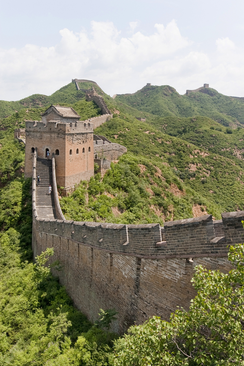 八达岭长城位于北京市延庆区,是中国古代伟大的防御工程万里长城的