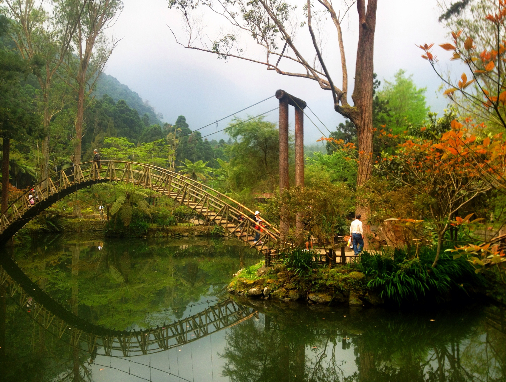 牛角寨景区坐落于环江县明伦镇八面村,占地约10平方公里,地理位置优越