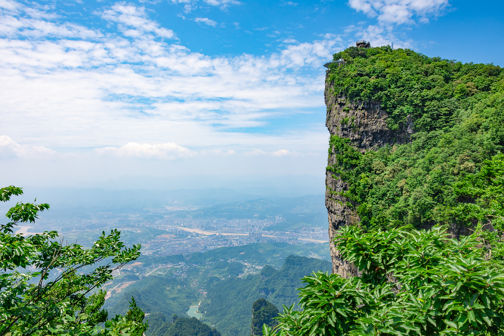 据说,在陕西宝鸡的鸡峰山上,有一只铁公鸡,非常神奇!