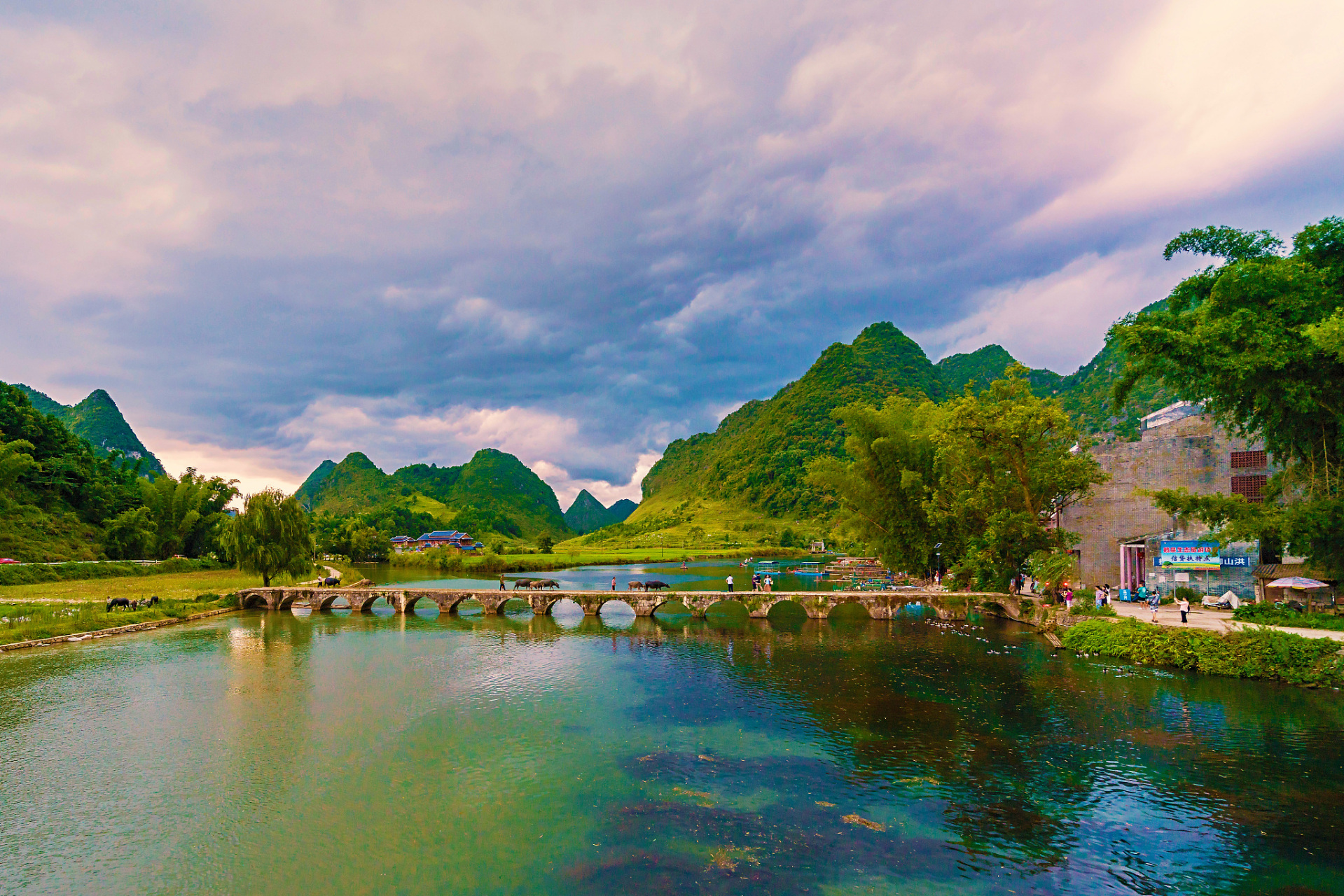 靖西山水位于广西壮族自治区靖西市,是一个避暑好去处.