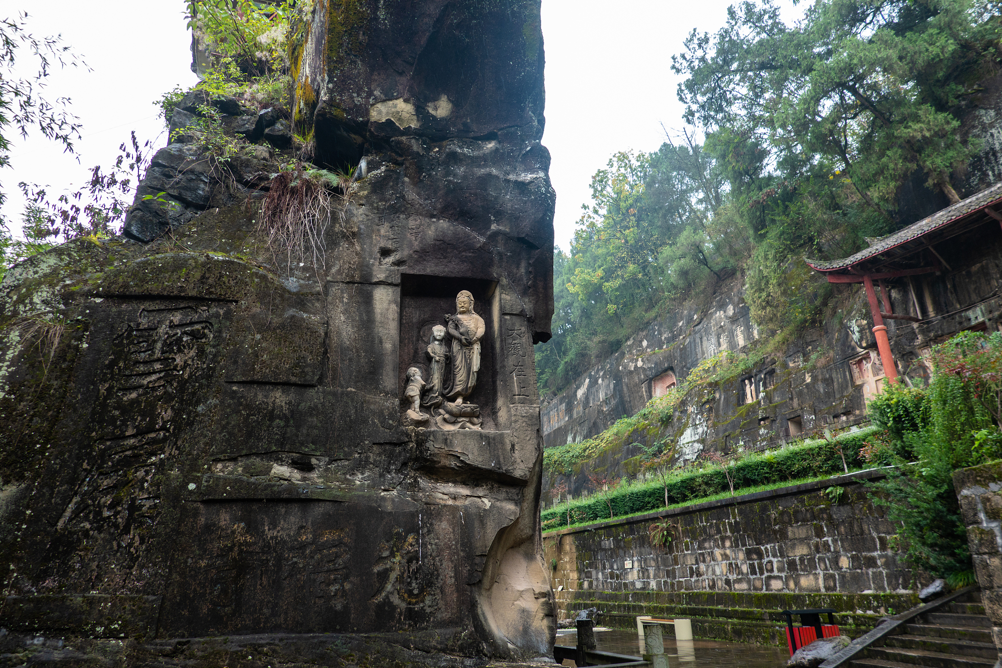 巴中南龛坡,一个自然风光和历史文化交融的旅游胜地,岩石雕刻和自然
