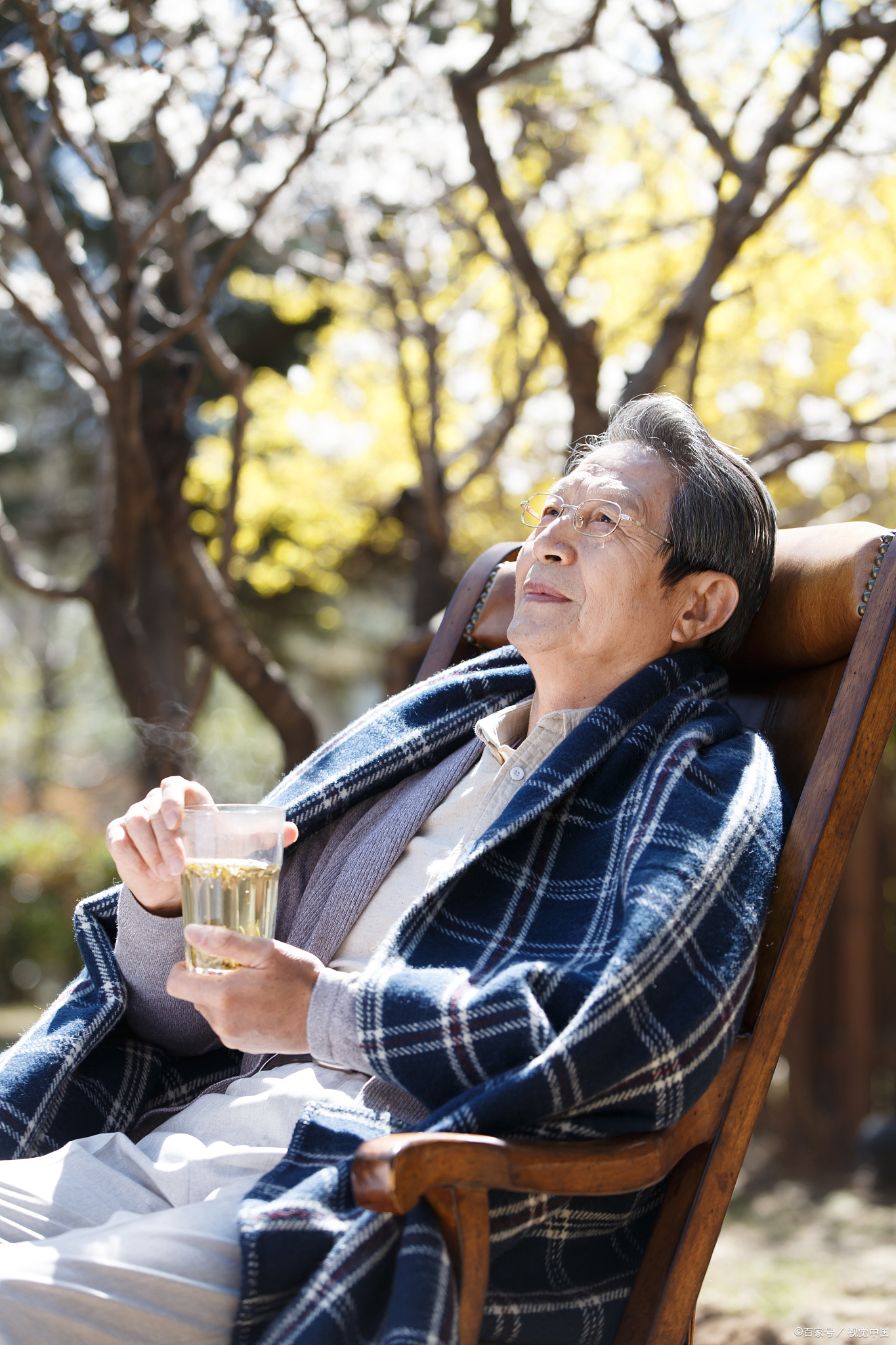 网上流传一个热门话题:"如何判断一个人是否成熟?