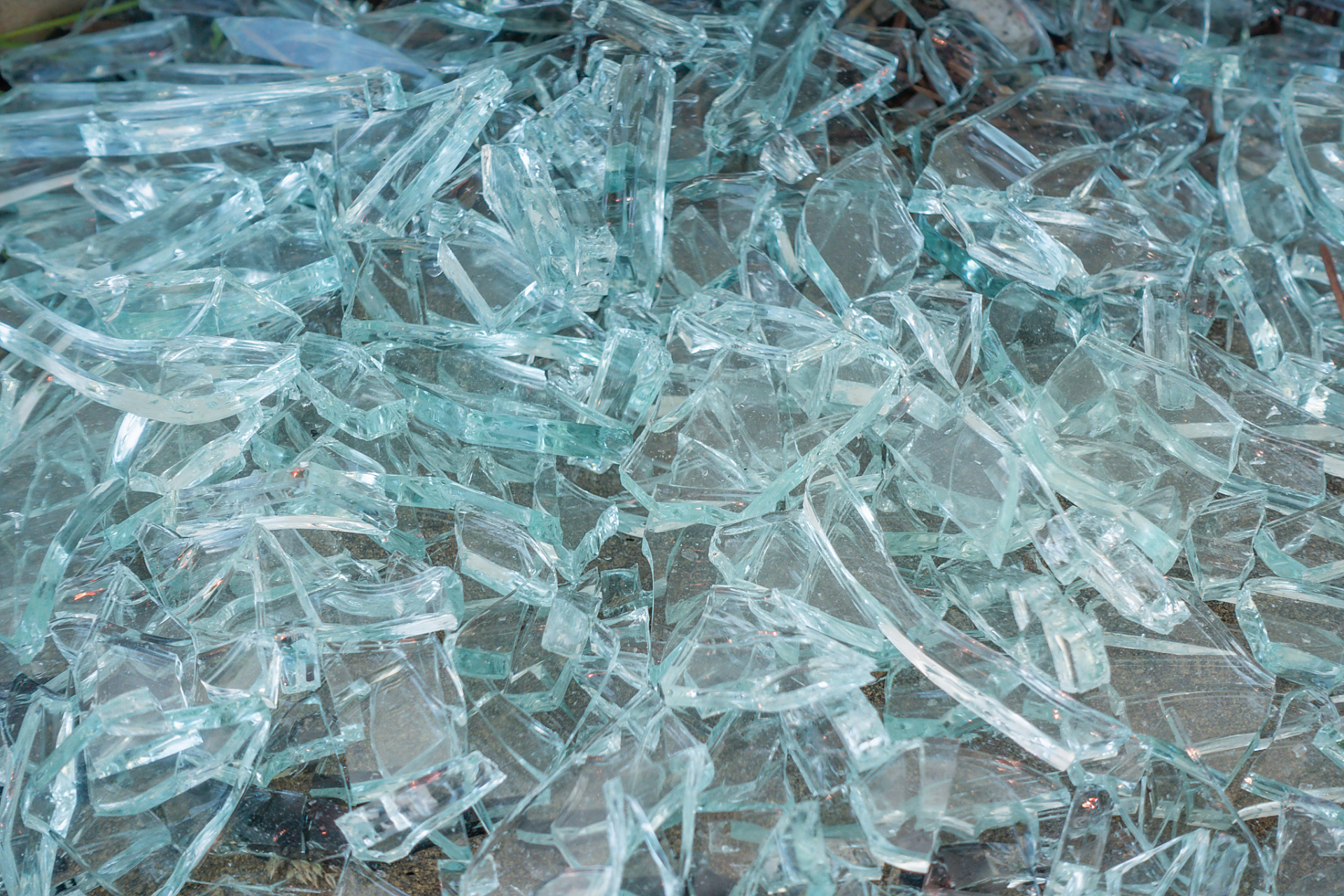 玻璃期货放量大跌4%,玻璃预计会重新进入累库周期  今日,郑商所玻璃