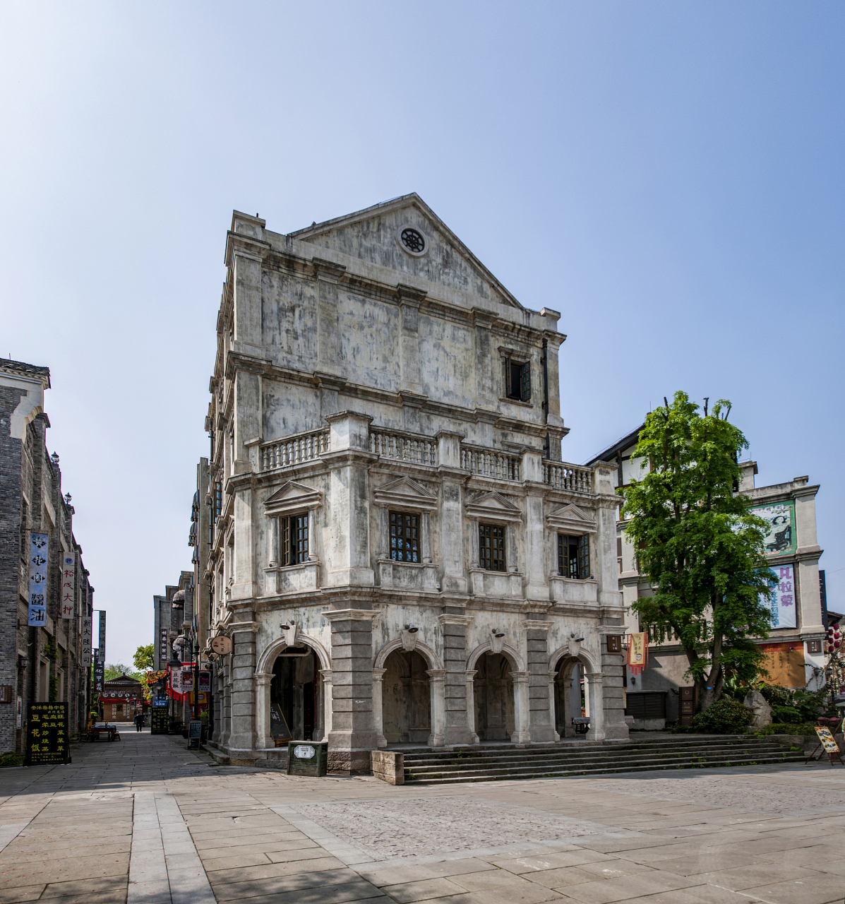 梧州骑楼城,一座充满历史韵味的建筑群,见证了梧州百年商贸的繁荣.