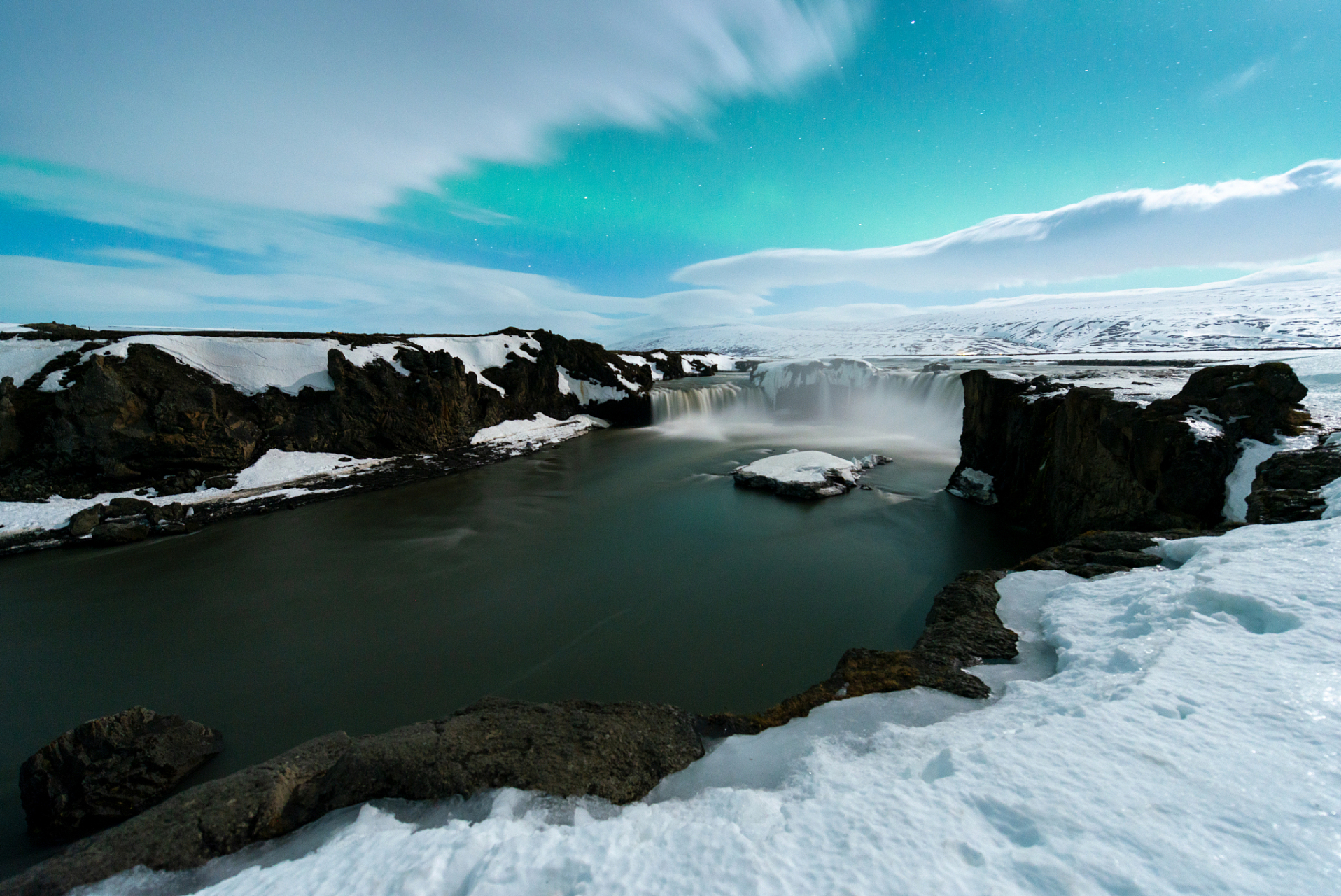 中国游客前往冰岛旅游需提前规划好行程,选择好旅行时间,预订好机票和