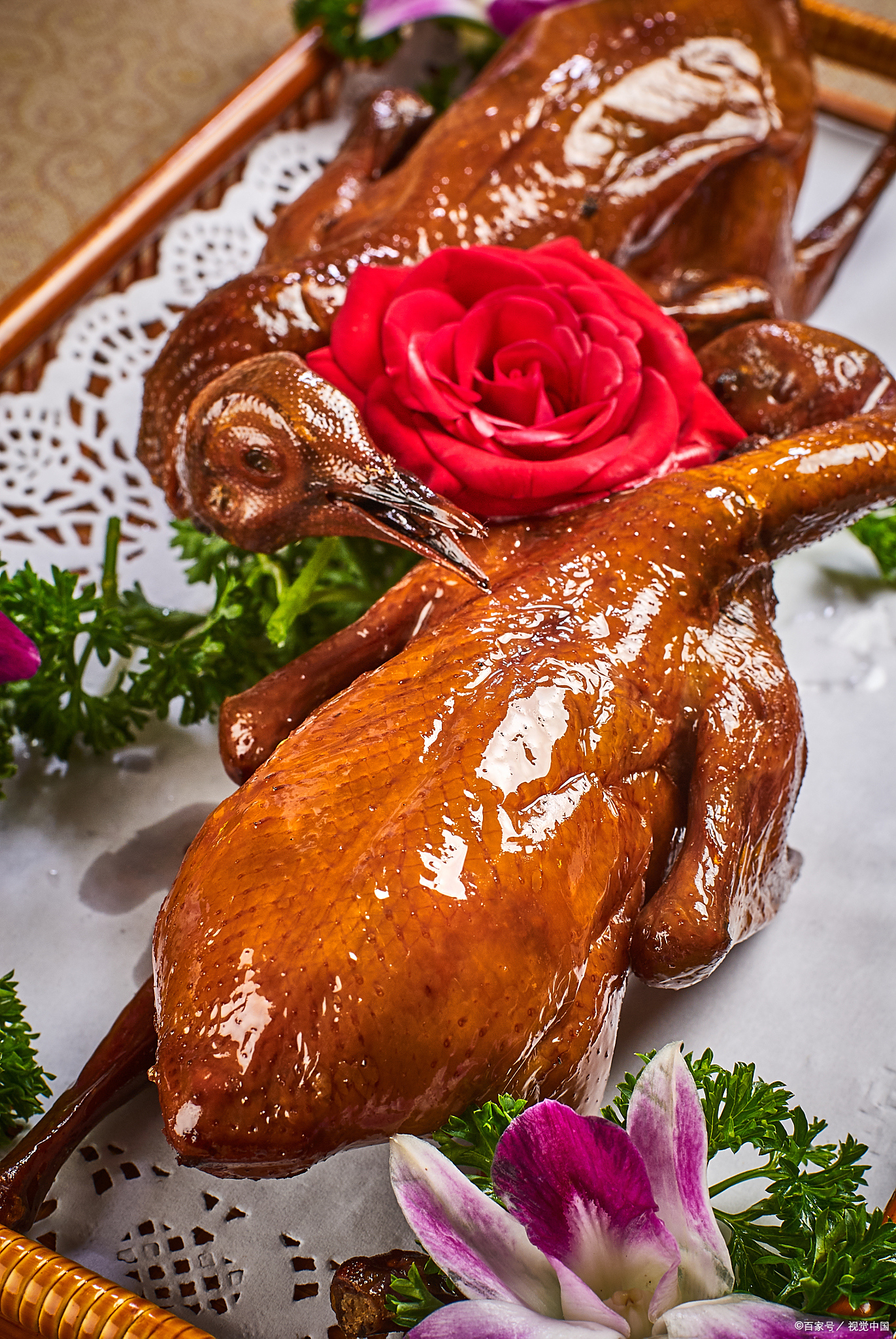 红烧乳鸽,鲜嫩入味的美食佳品