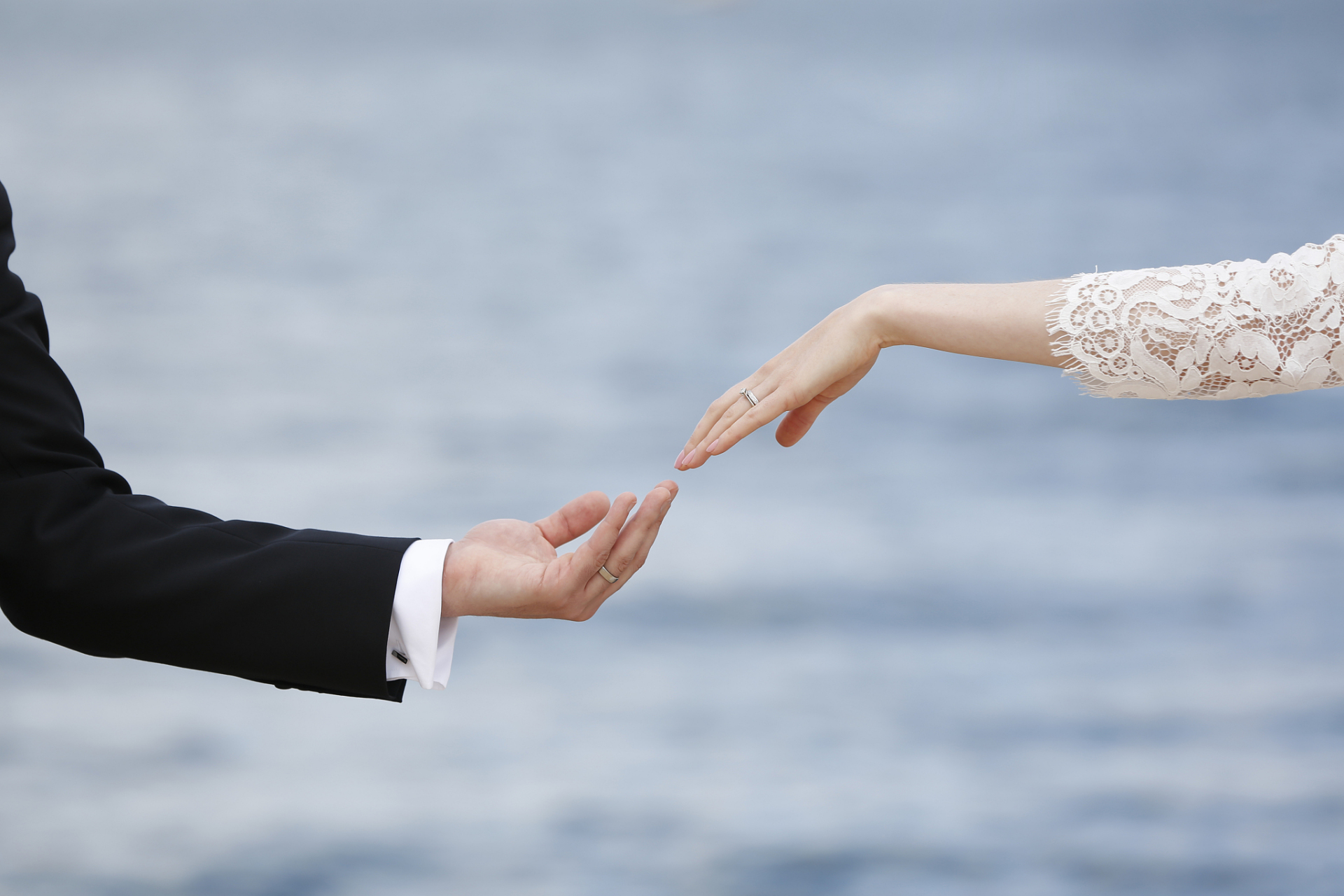 最近听到一句很有生活意境的文案:"在市井中放风和小情绪握手,以最大