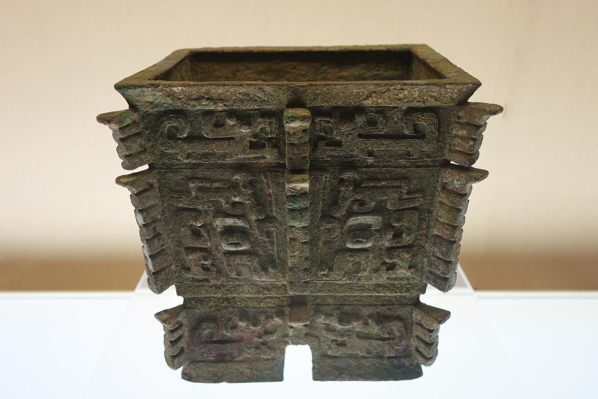 缶是中国古代土类乐器,春秋时期开始使用,通常用于盛酒或水.