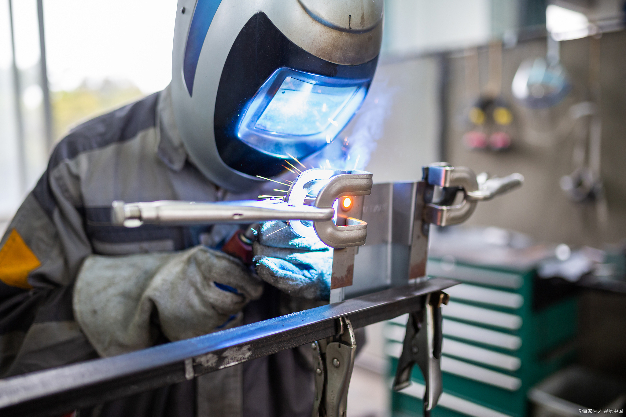 手持激光焊在高铁焊接中的应用