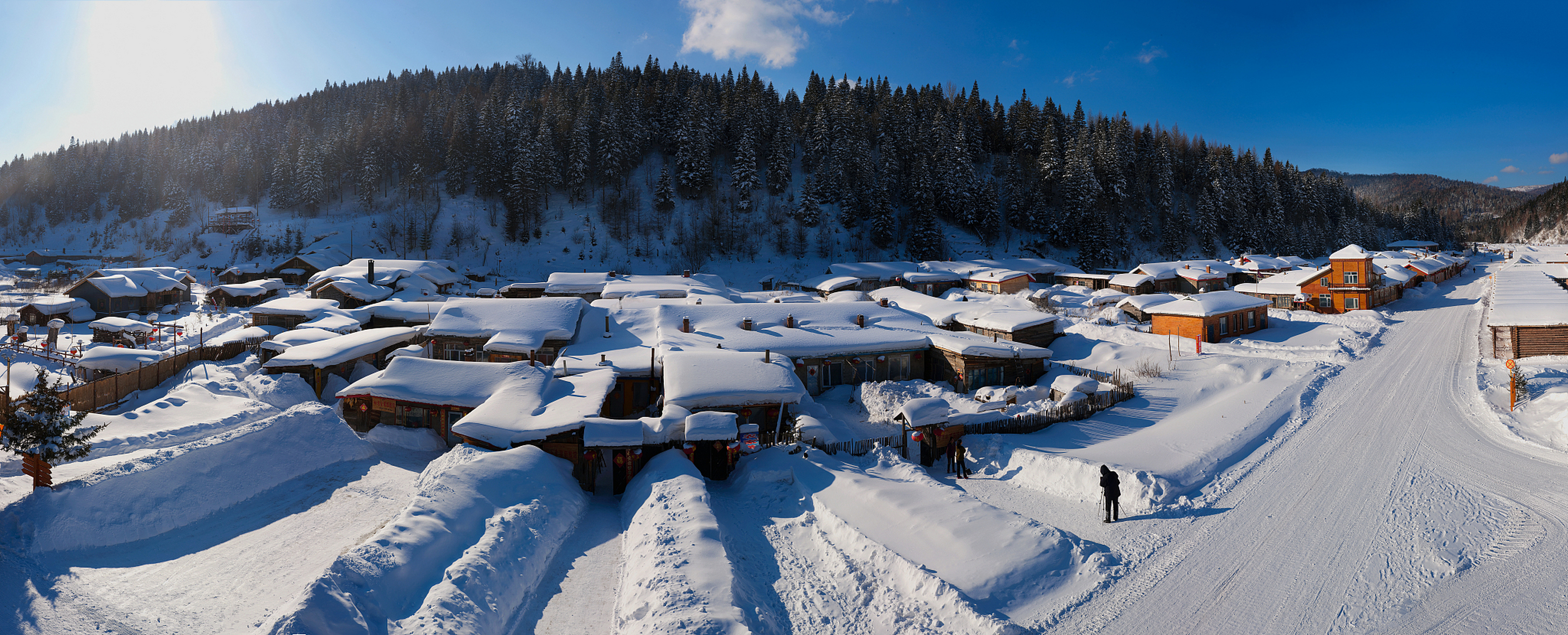 雪乡位于黑龙江省牡丹江市海林市,是一个以雪景闻名的旅游胜地.