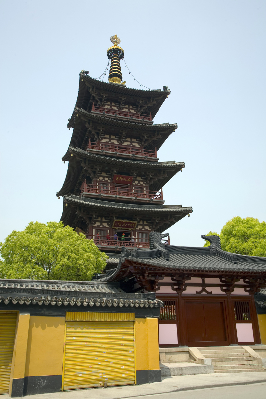 是江南地区古老而著名的佛教寺庙之一