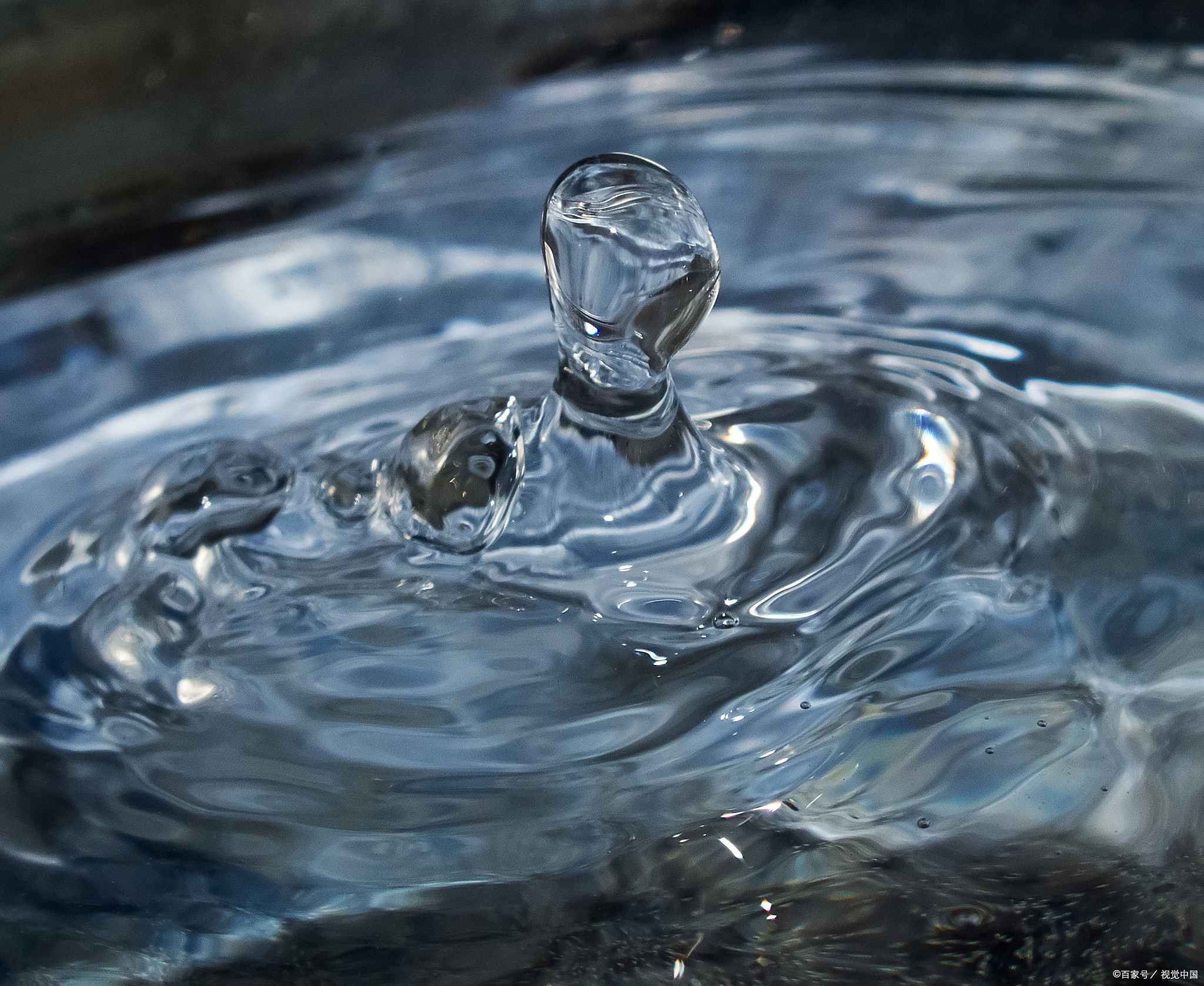 开空调为什么要放一盆水