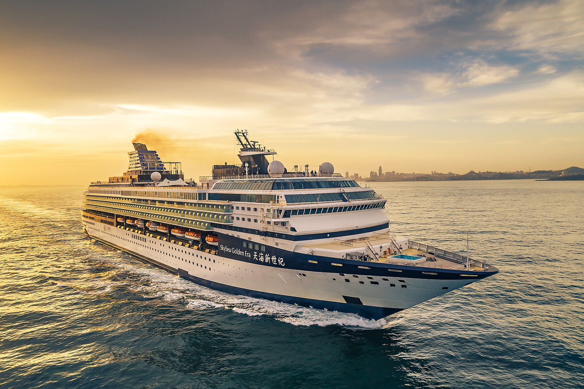 2024年1月1日元旦新年,首艘中国产大型邮轮"爱达·魔都号",正式开始